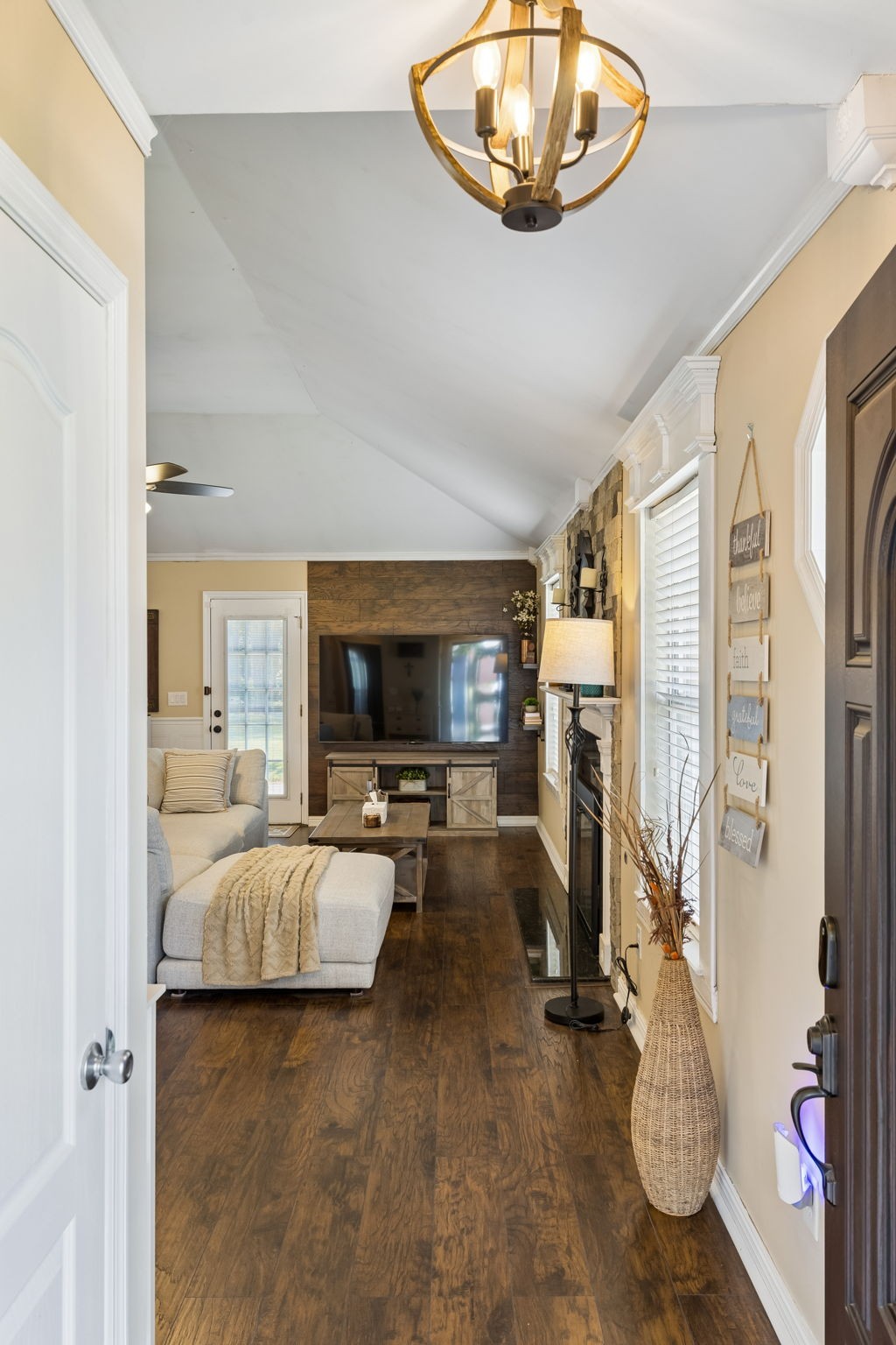 5113 Hickory Grove Dr