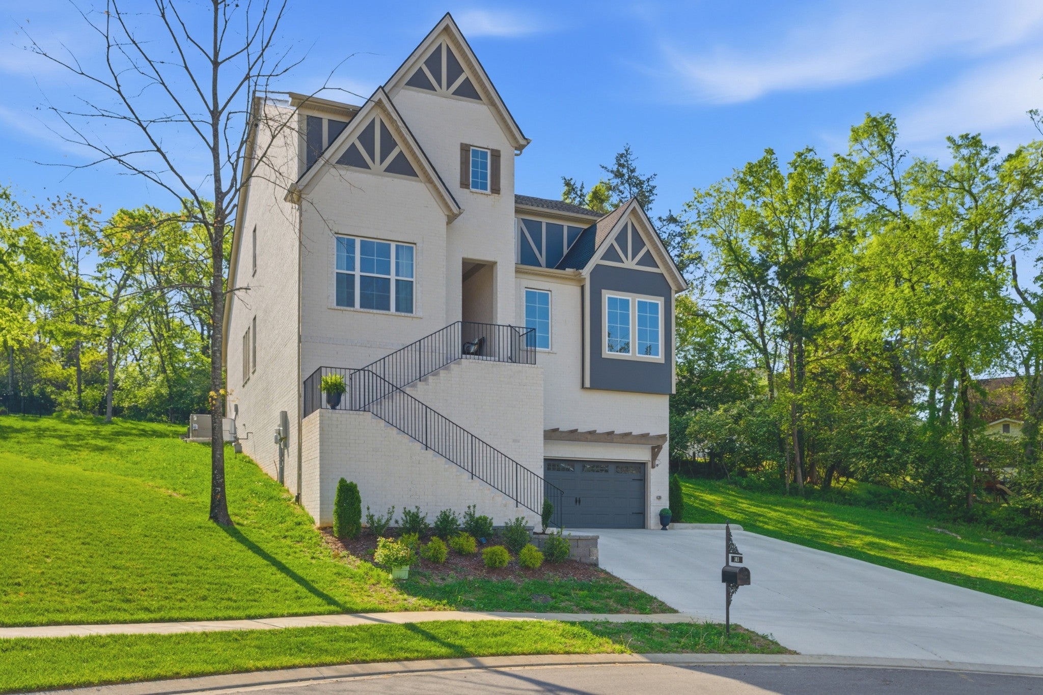 383 Arrow Ct