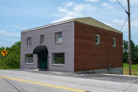 138 College St Spencer TN 38585
