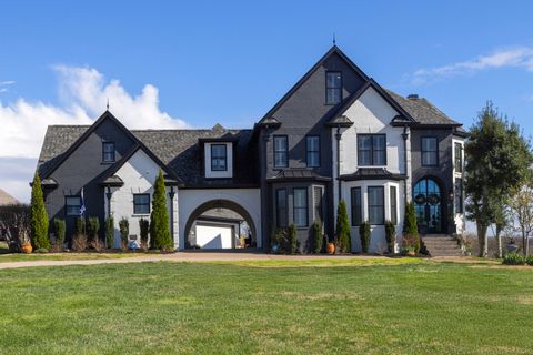 2011 Dorchester Dr Lebanon TN 37090