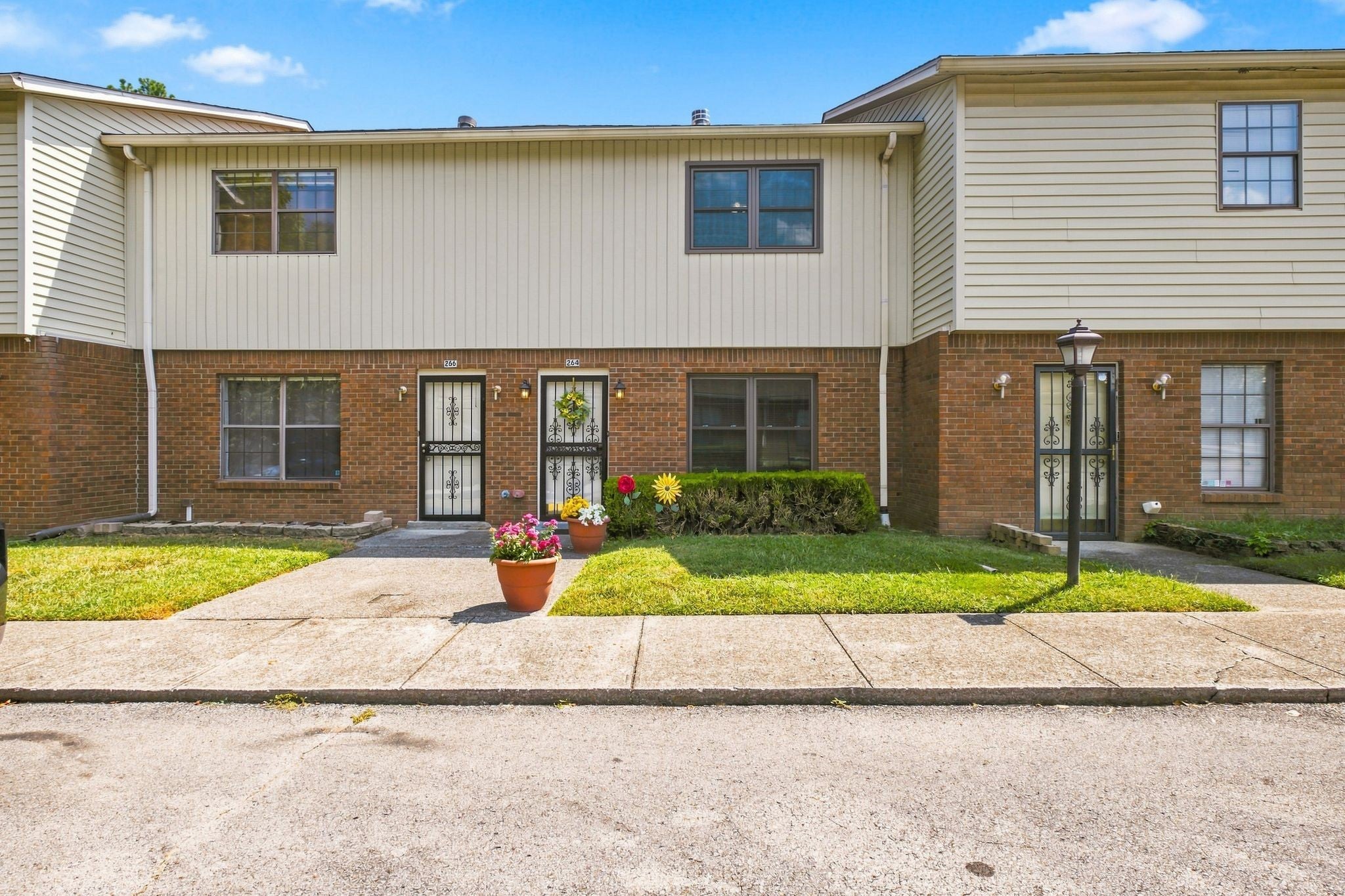 264 Mayflower Ln N