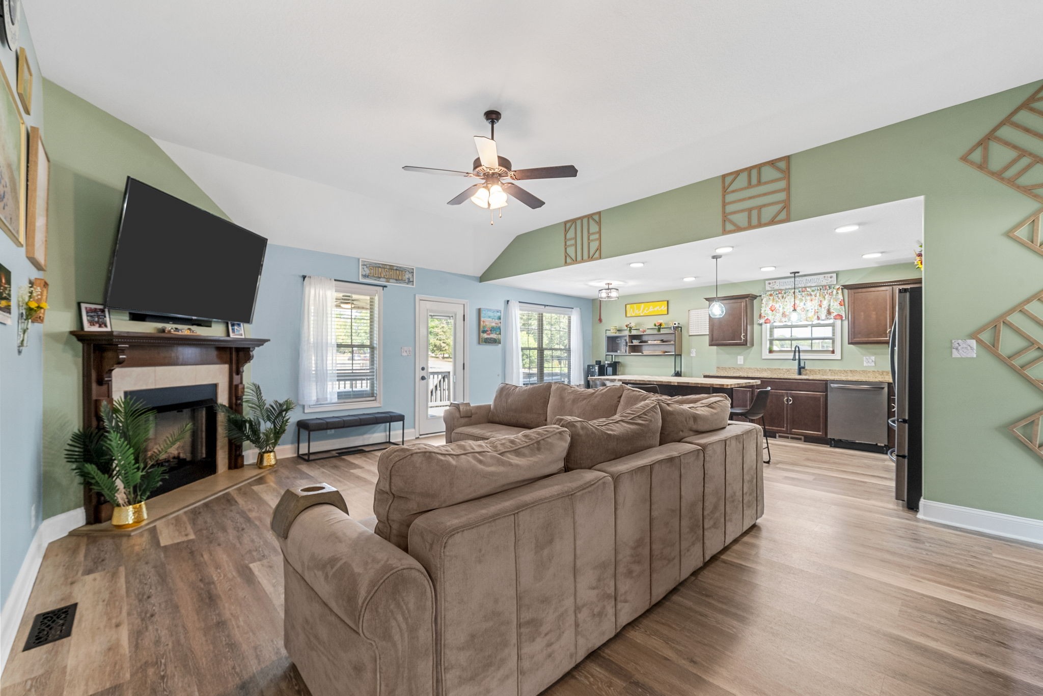 206 Azalea Dr