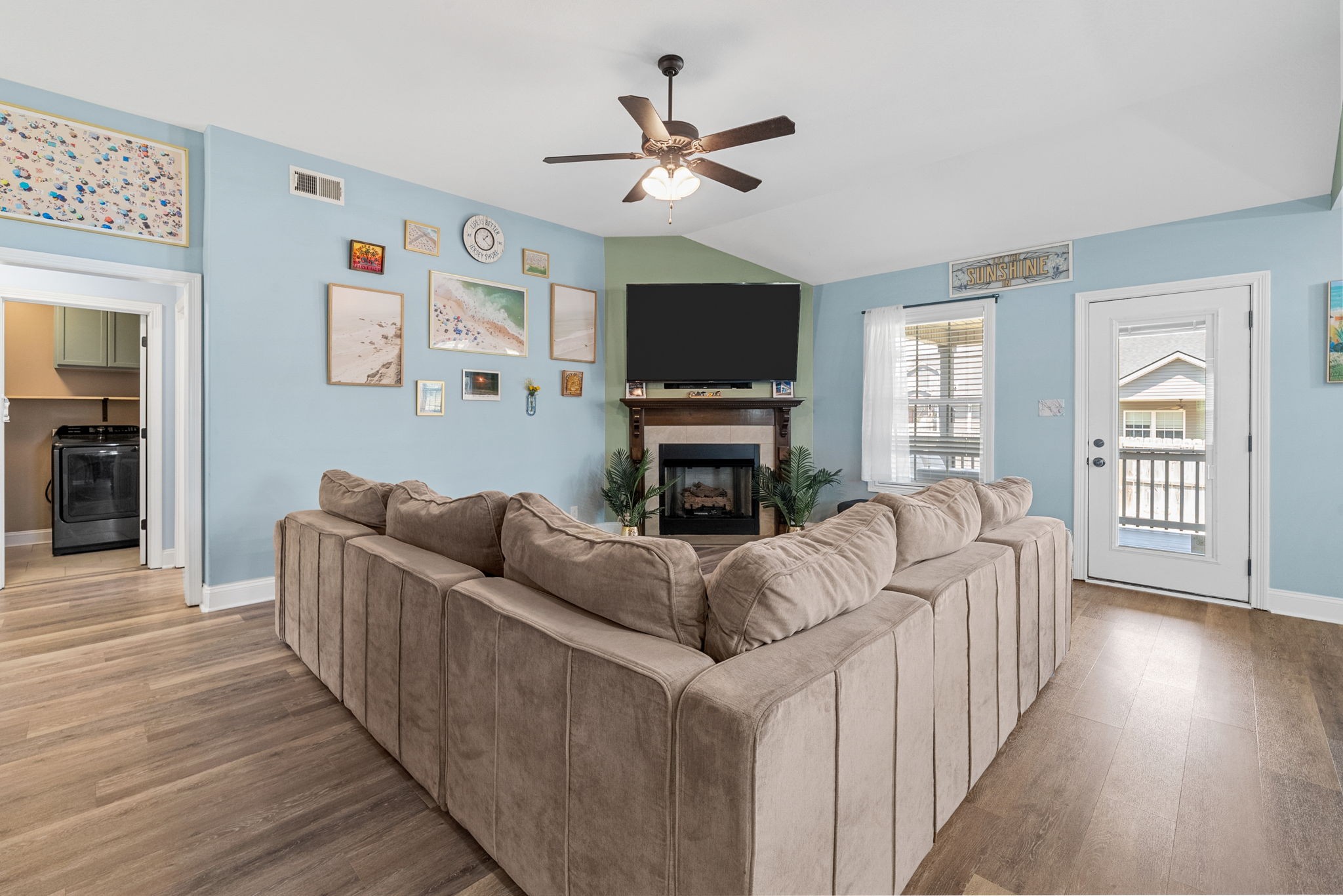 206 Azalea Dr