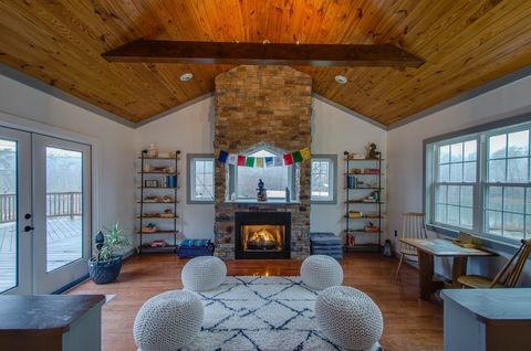 52 Lillypad Ln Tracy City TN 37387