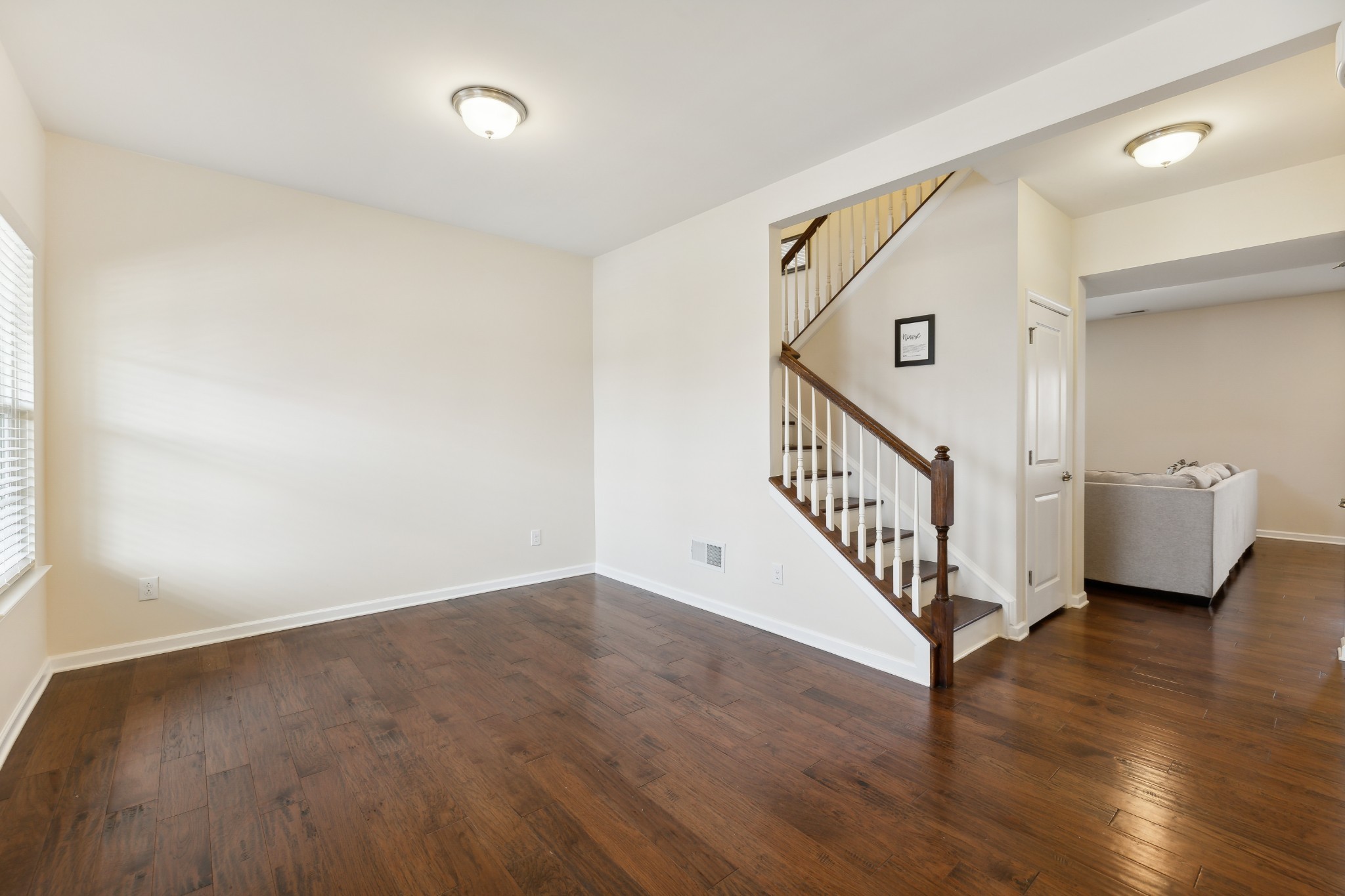 7936 Oakfield Grv