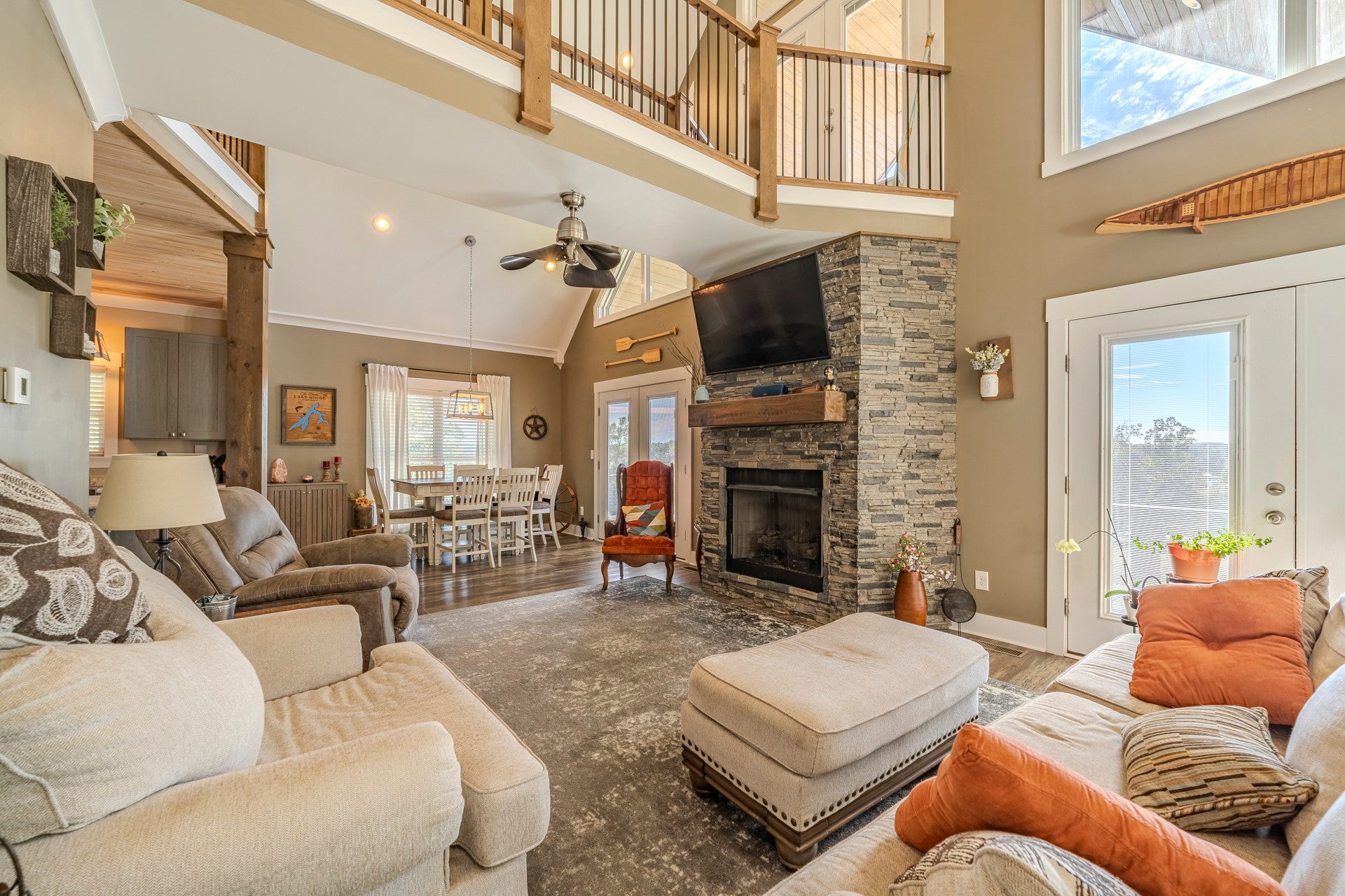 121 Persimmon Ln