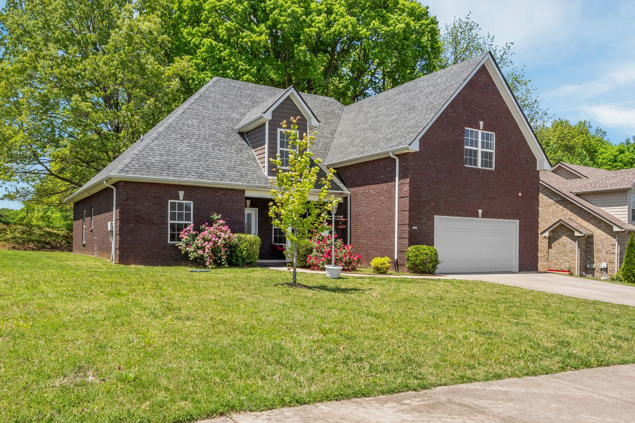 1045 Grace Meade