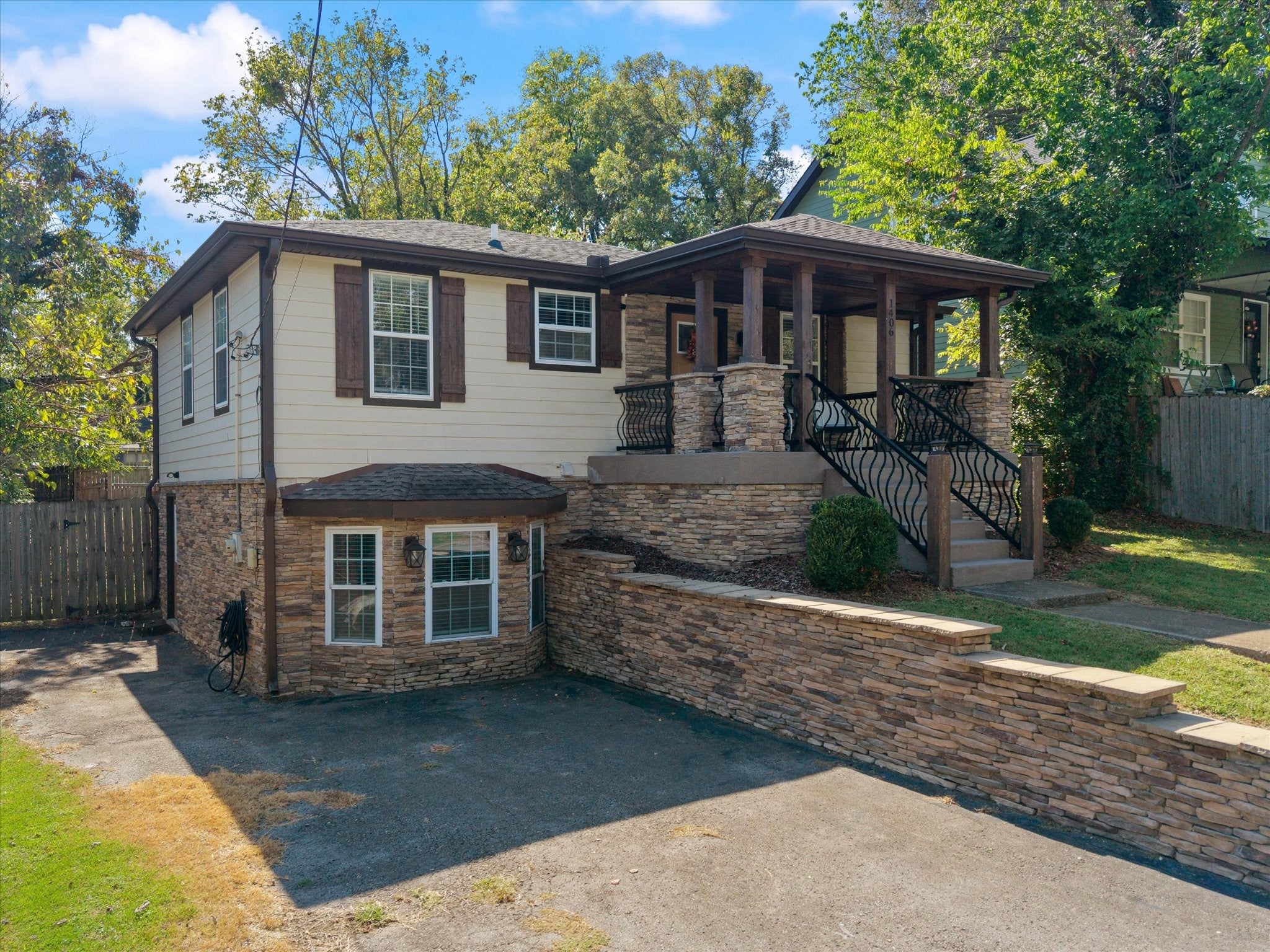 1406 Lillian St