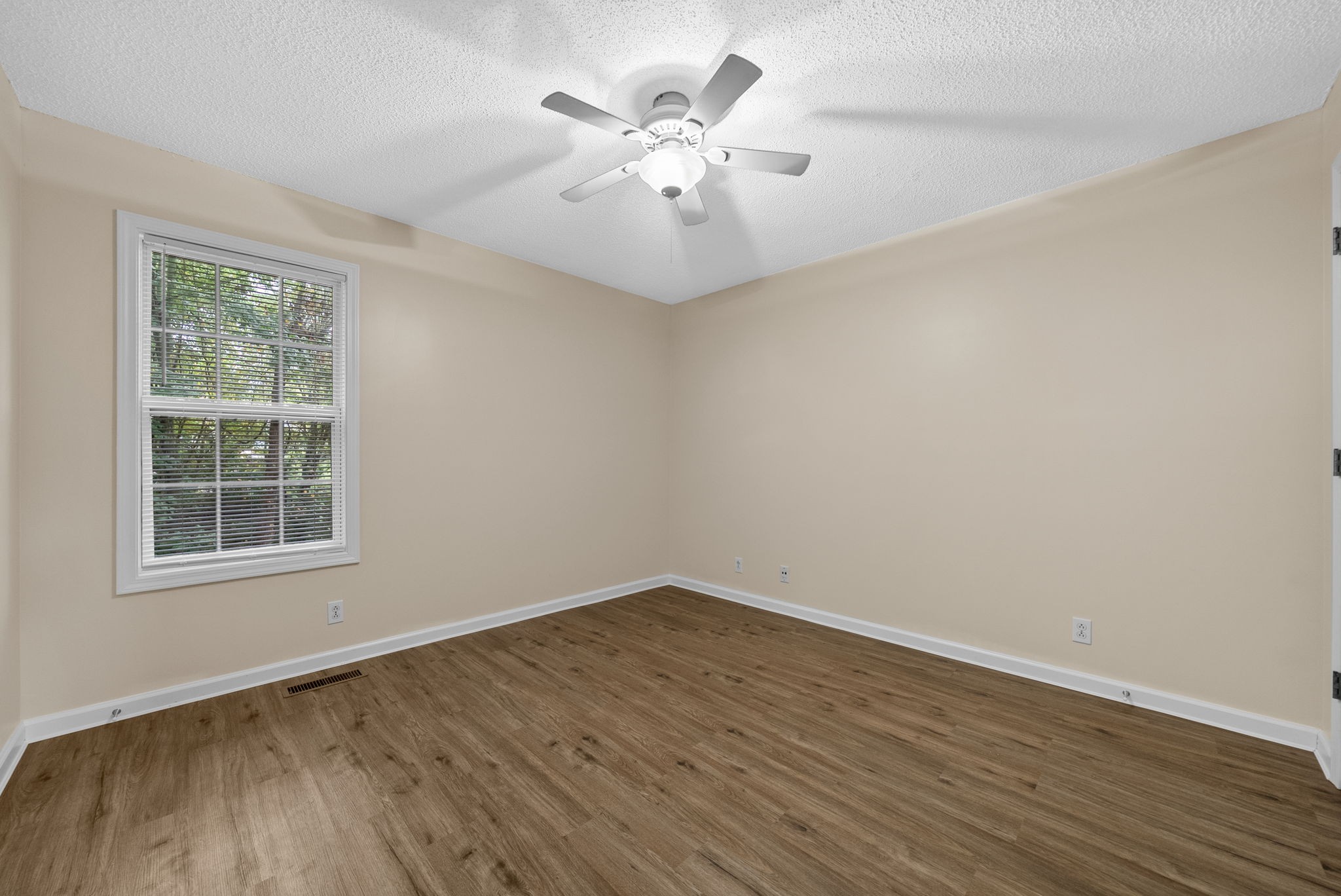 Clarksville, Tennessee 37040, United States, 3 Bedrooms Bedrooms, ,2 BathroomsBathrooms,Residential,Active,218815