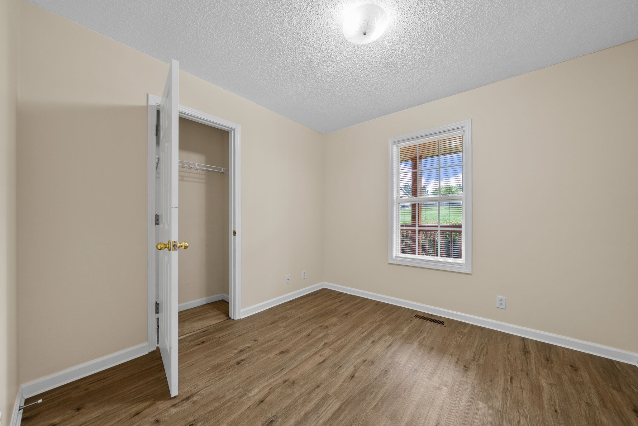 Clarksville, Tennessee 37040, United States, 3 Bedrooms Bedrooms, ,2 BathroomsBathrooms,Residential,Active,218815