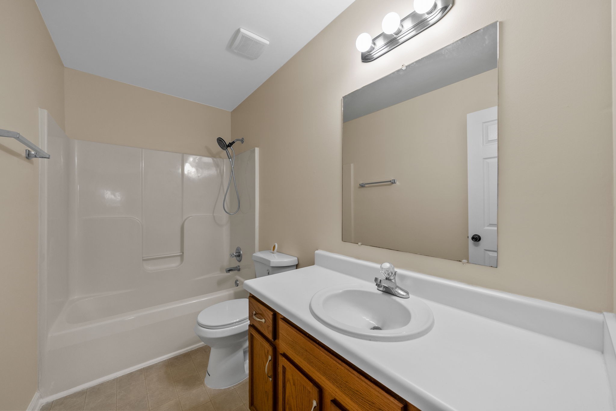 Clarksville, Tennessee 37040, United States, 3 Bedrooms Bedrooms, ,2 BathroomsBathrooms,Residential,Active,218815