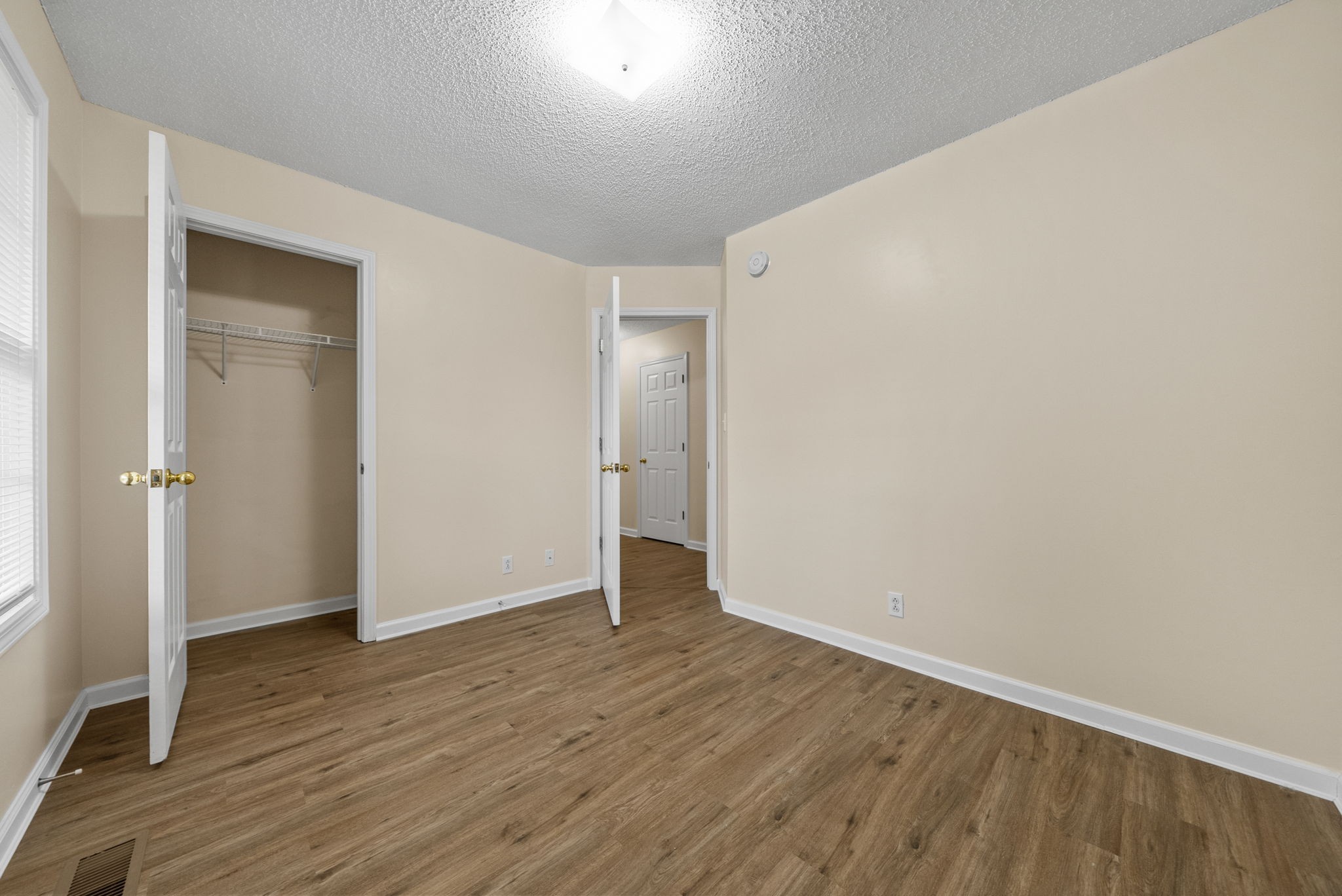 Clarksville, Tennessee 37040, United States, 3 Bedrooms Bedrooms, ,2 BathroomsBathrooms,Residential,Active,218815