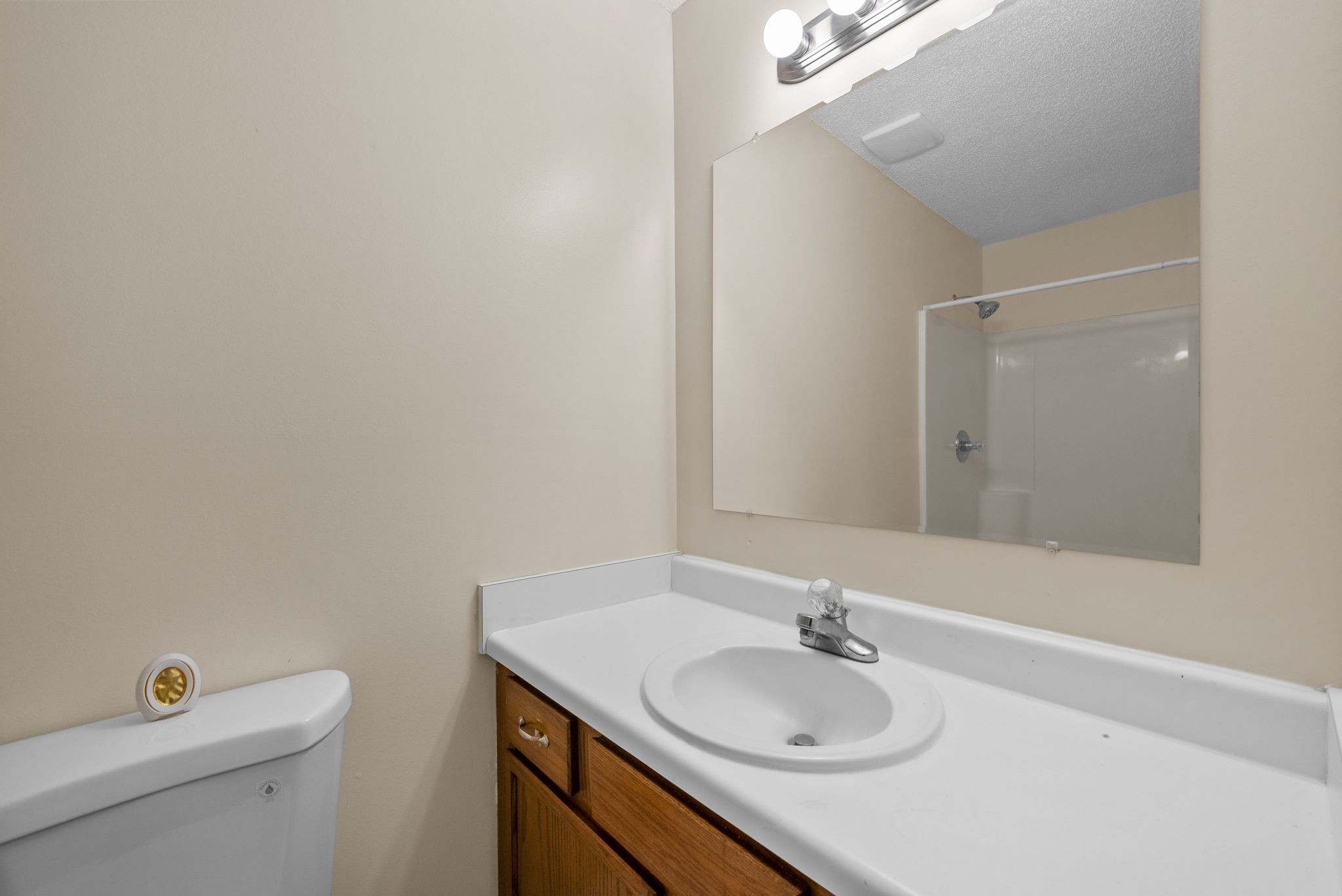 Clarksville, Tennessee 37040, United States, 3 Bedrooms Bedrooms, ,2 BathroomsBathrooms,Residential,Active,218815