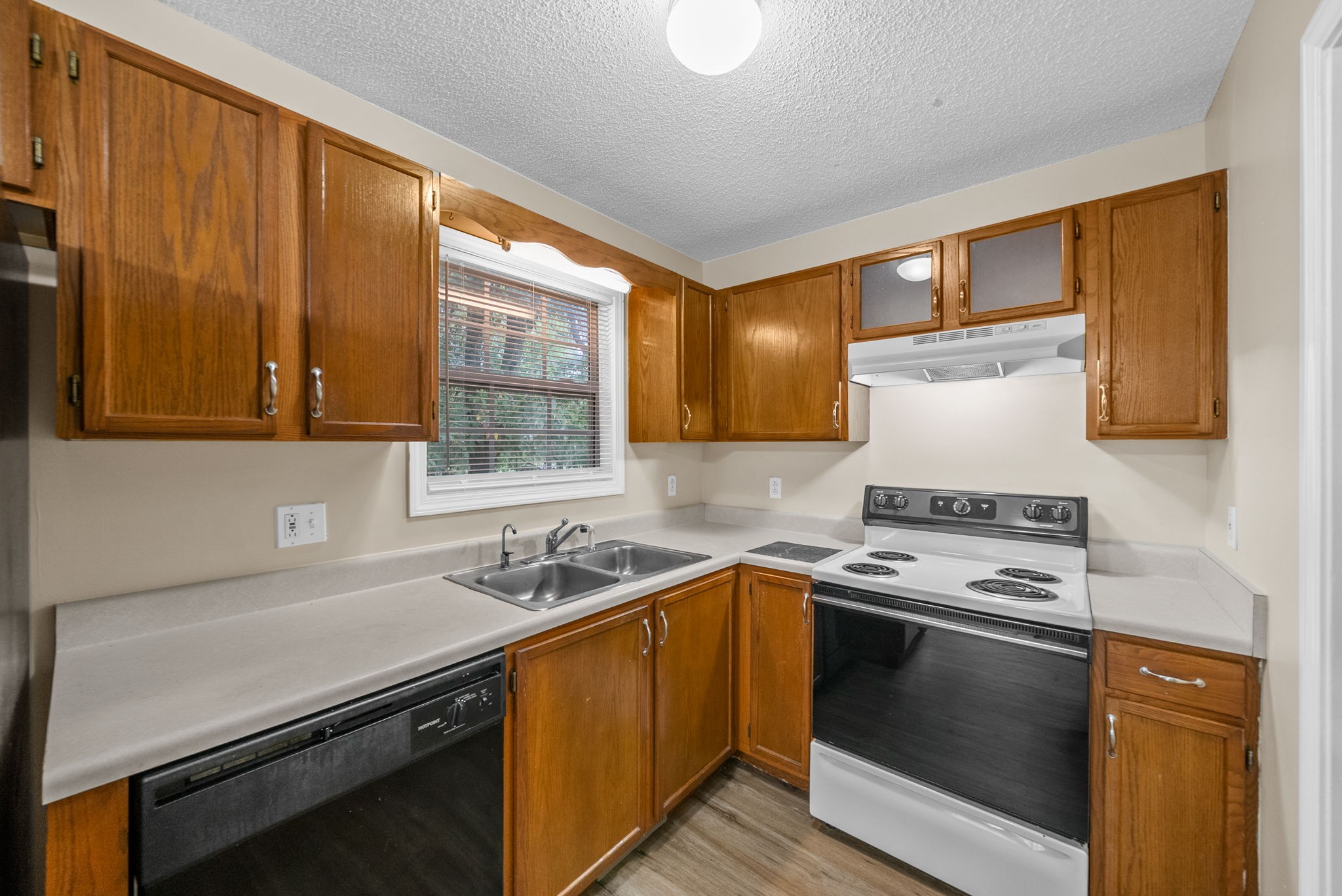 Clarksville, Tennessee 37040, United States, 3 Bedrooms Bedrooms, ,2 BathroomsBathrooms,Residential,Active,218815