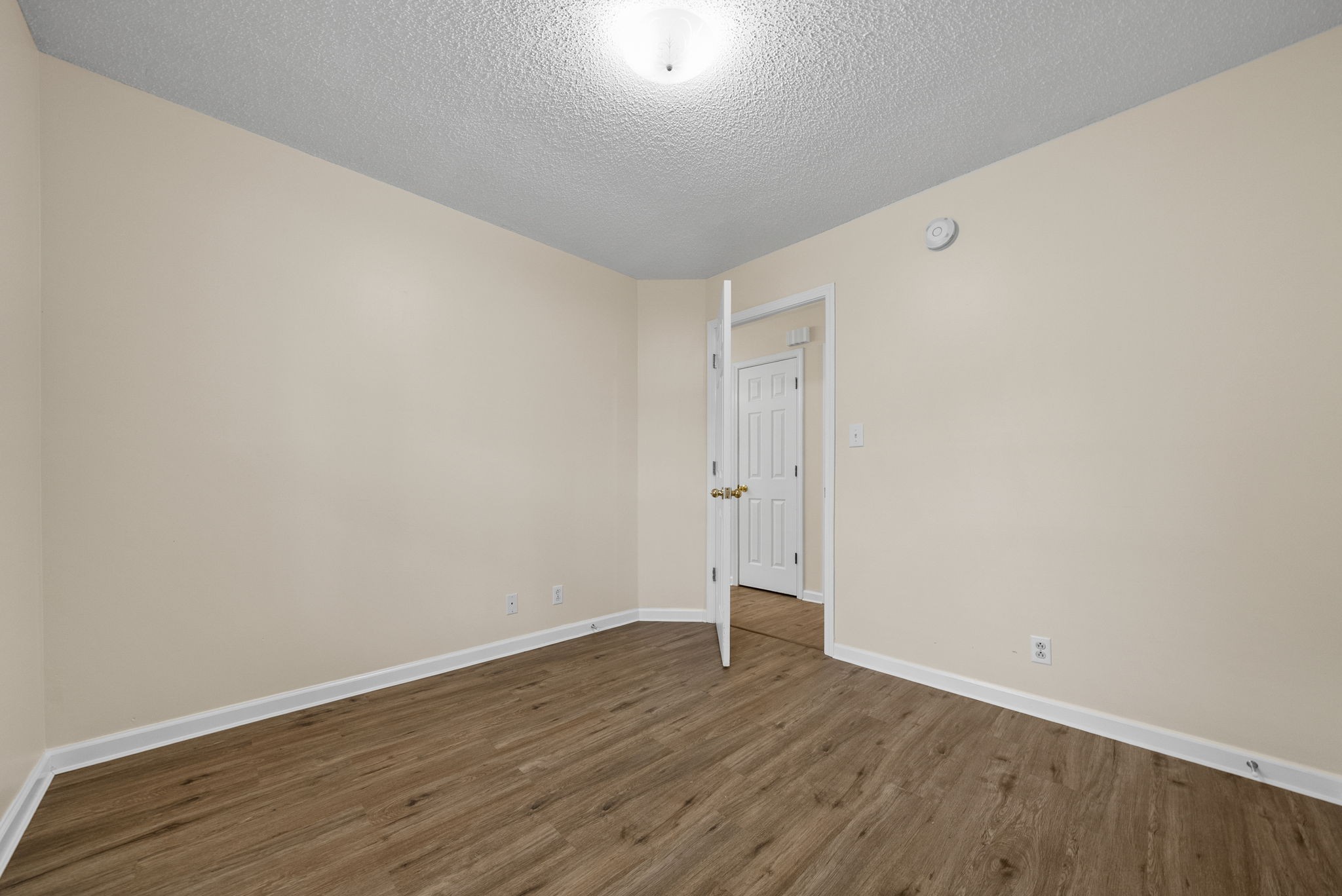 Clarksville, Tennessee 37040, United States, 3 Bedrooms Bedrooms, ,2 BathroomsBathrooms,Residential,Active,218815