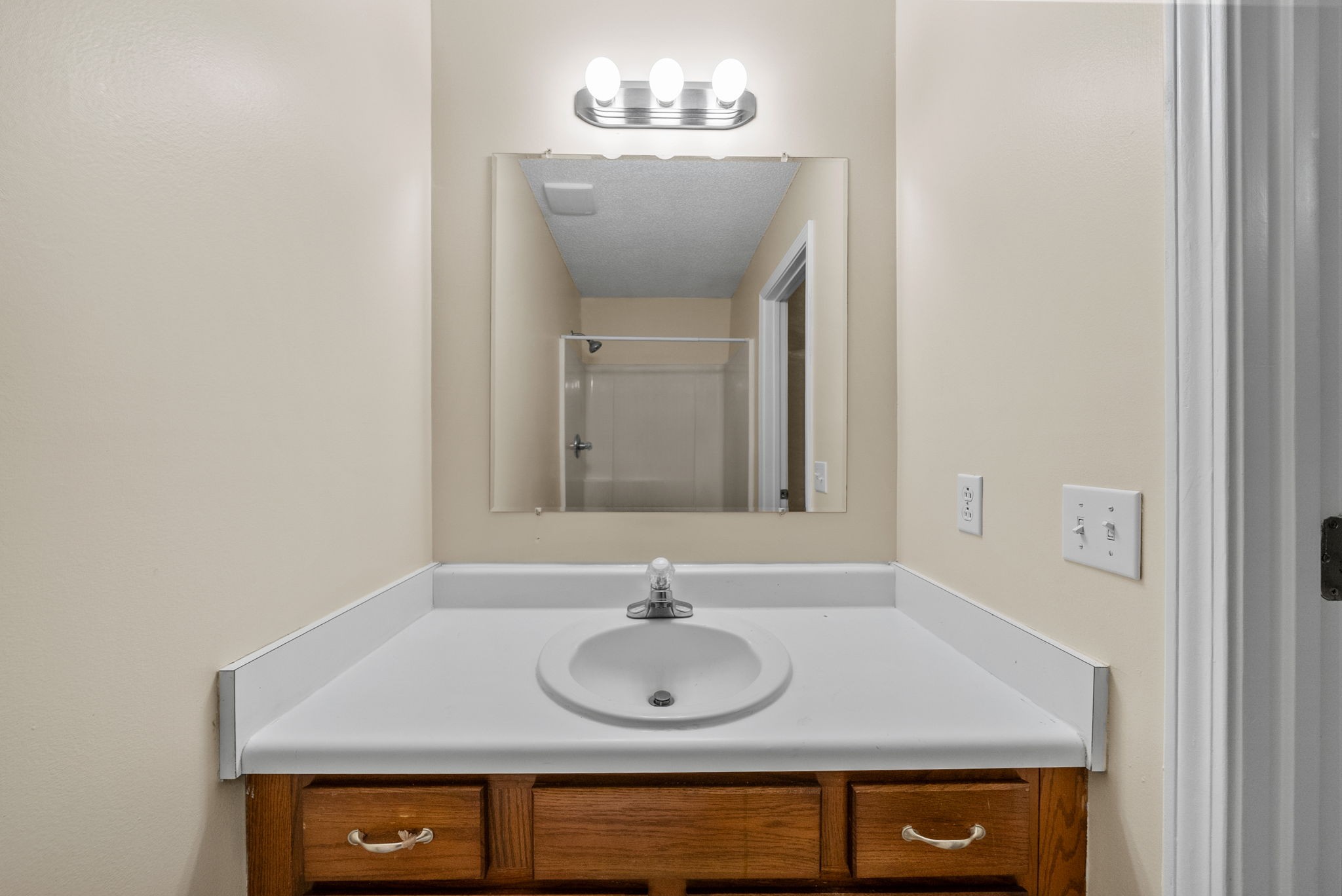 Clarksville, Tennessee 37040, United States, 3 Bedrooms Bedrooms, ,2 BathroomsBathrooms,Residential,Active,218815