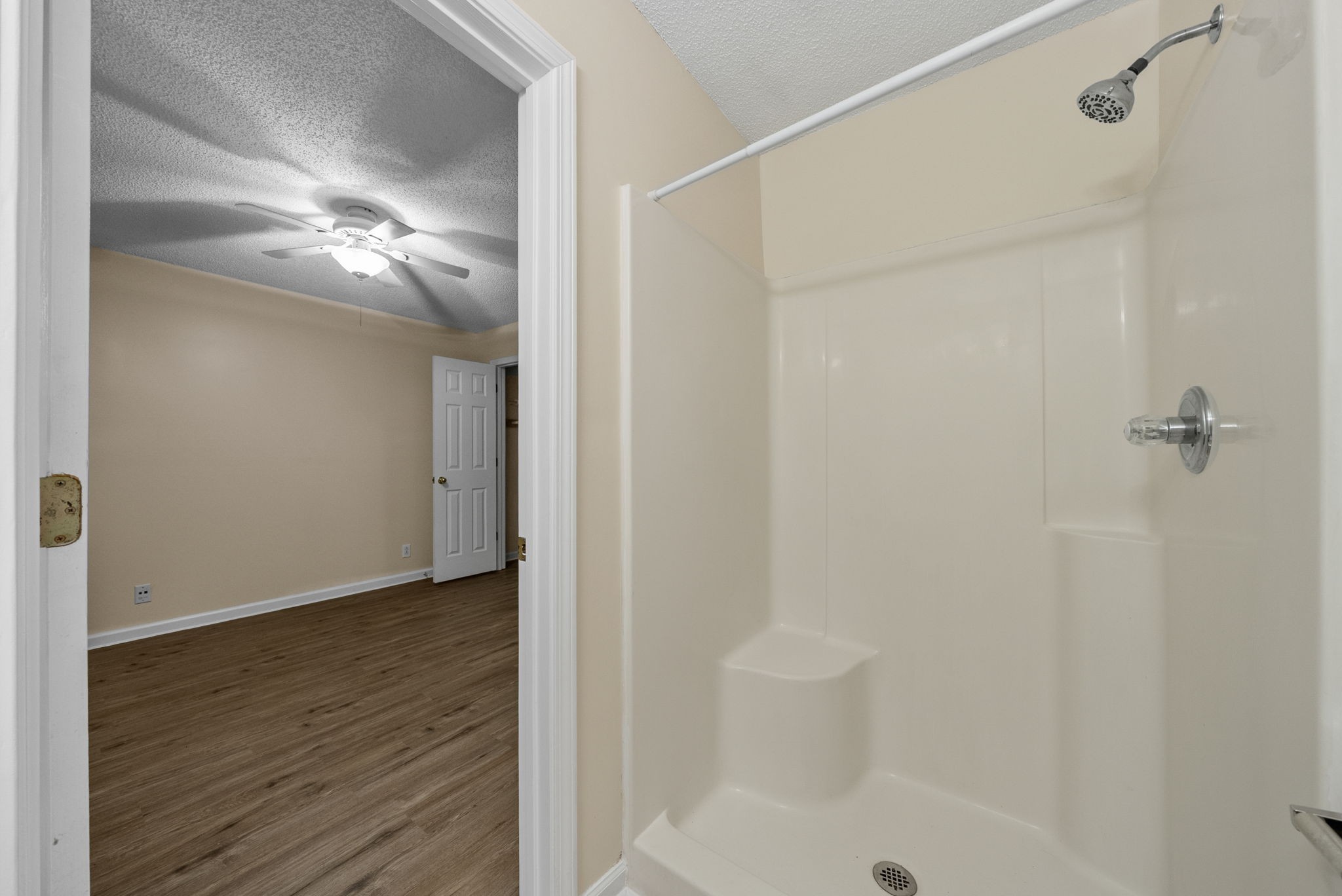 Clarksville, Tennessee 37040, United States, 3 Bedrooms Bedrooms, ,2 BathroomsBathrooms,Residential,Active,218815