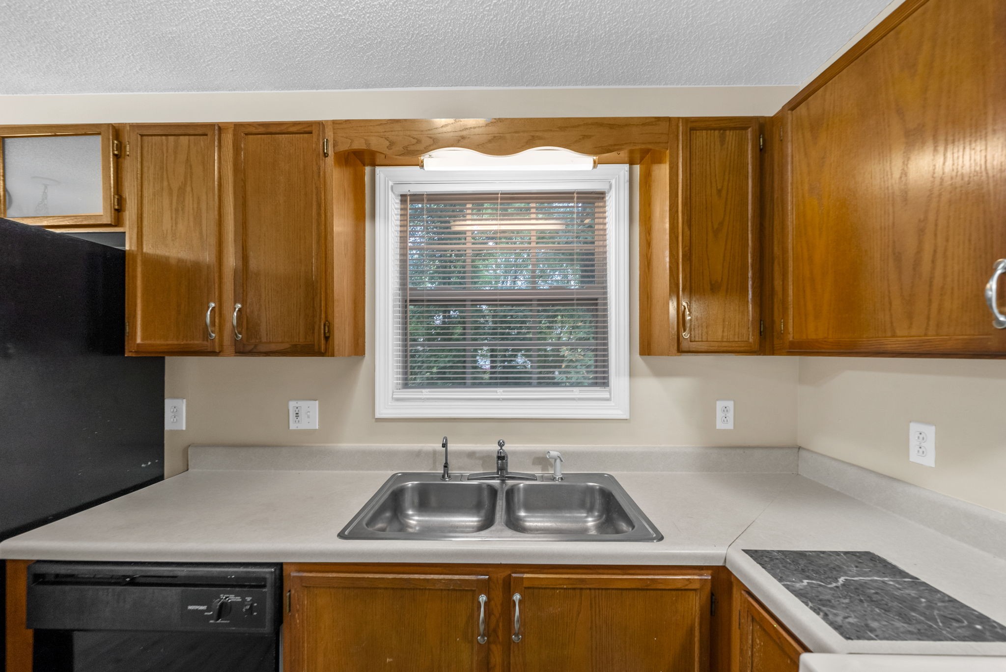 Clarksville, Tennessee 37040, United States, 3 Bedrooms Bedrooms, ,2 BathroomsBathrooms,Residential,Active,218815