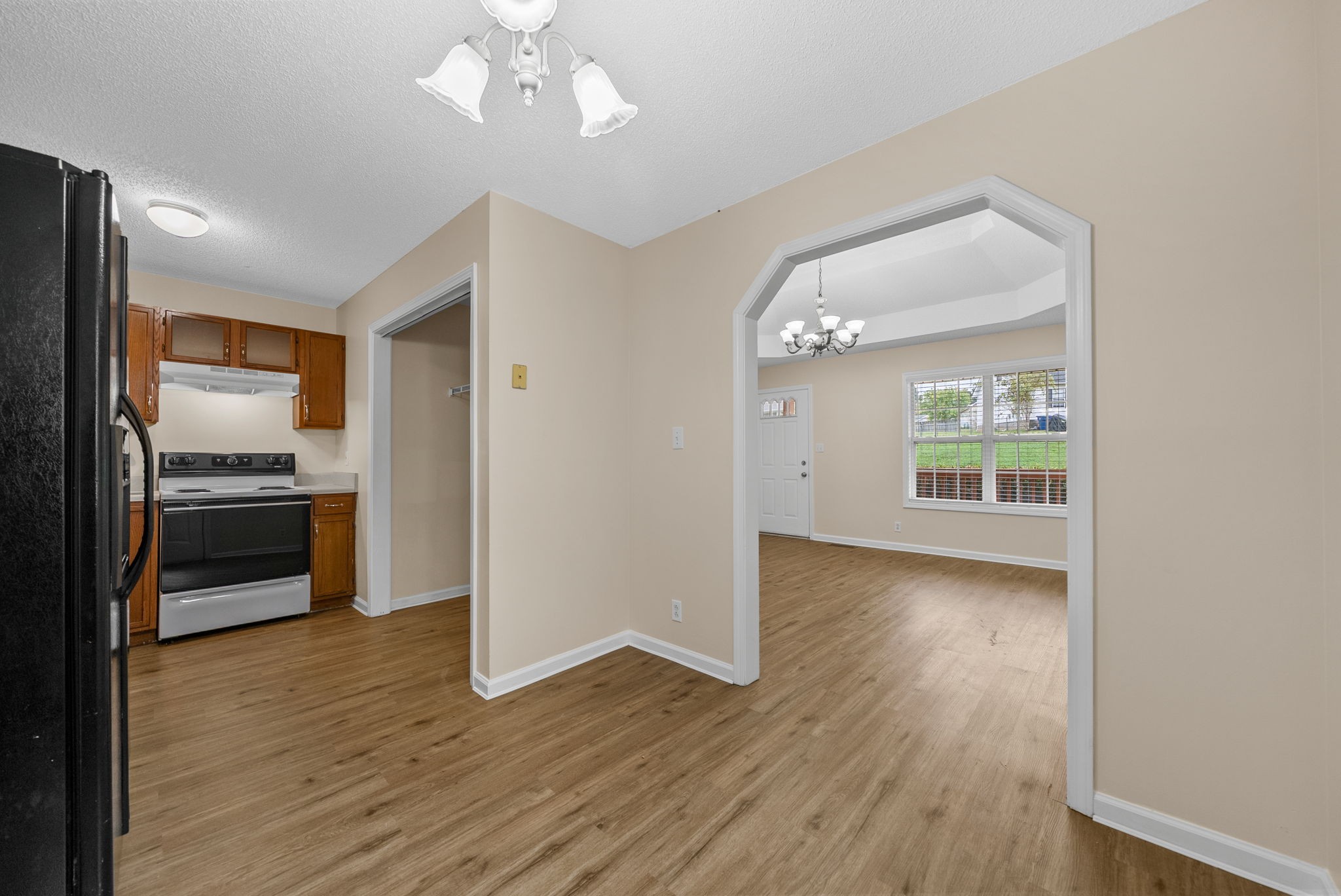 Clarksville, Tennessee 37040, United States, 3 Bedrooms Bedrooms, ,2 BathroomsBathrooms,Residential,Active,218815