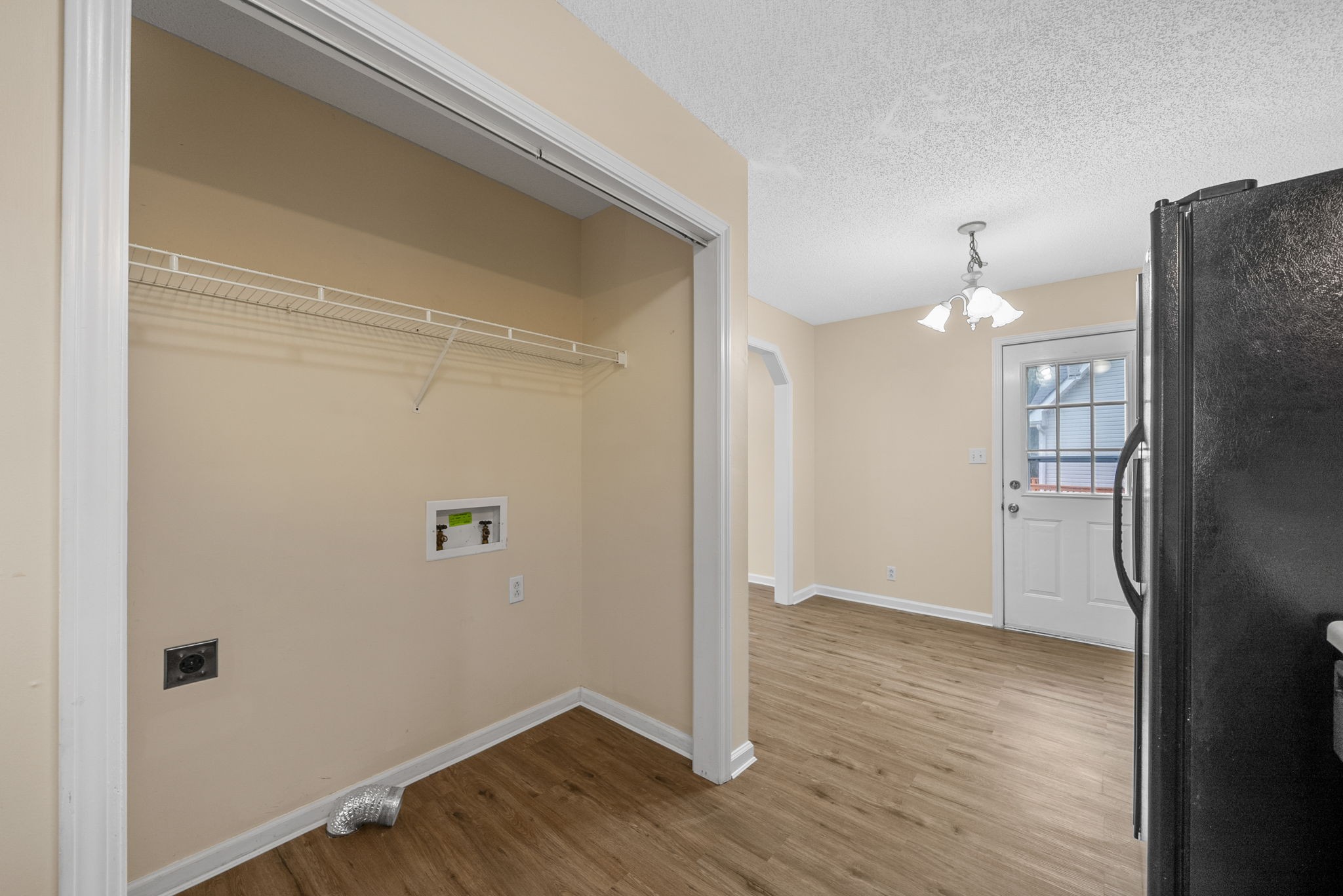 Clarksville, Tennessee 37040, United States, 3 Bedrooms Bedrooms, ,2 BathroomsBathrooms,Residential,Active,218815