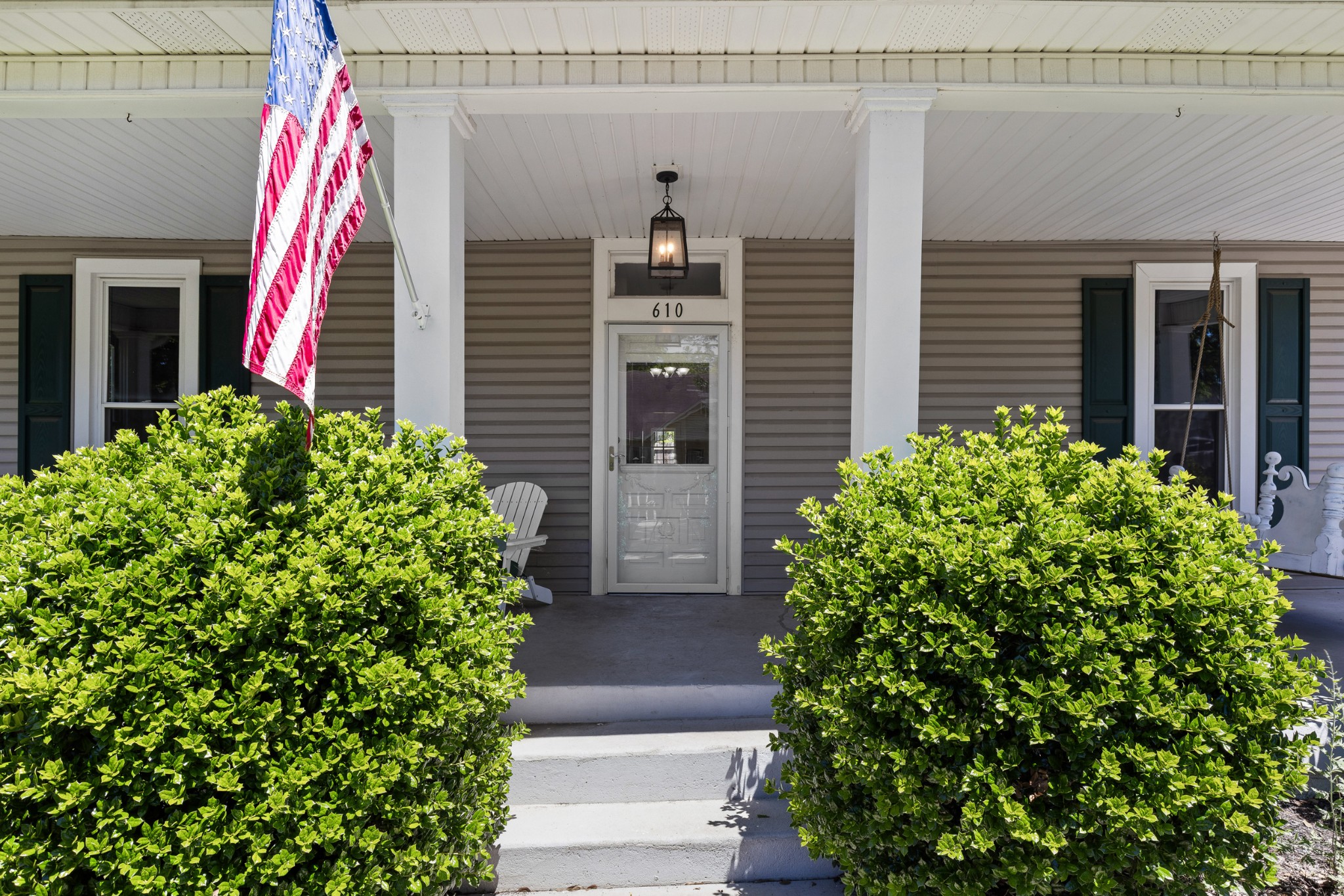 610 E Main St