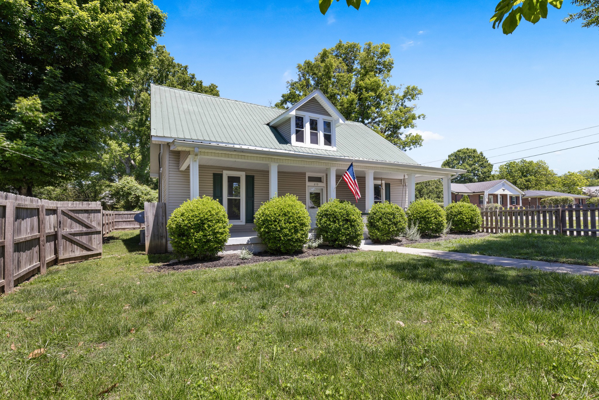 610 E Main St