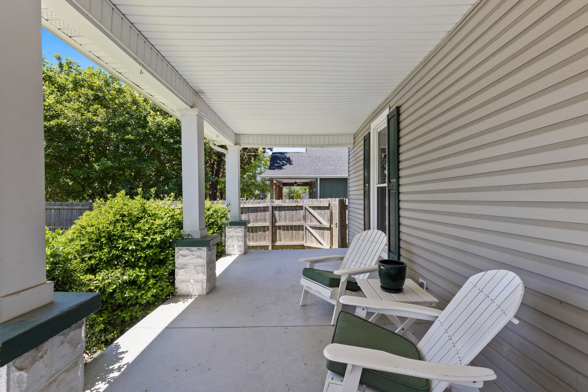 610 E Main St