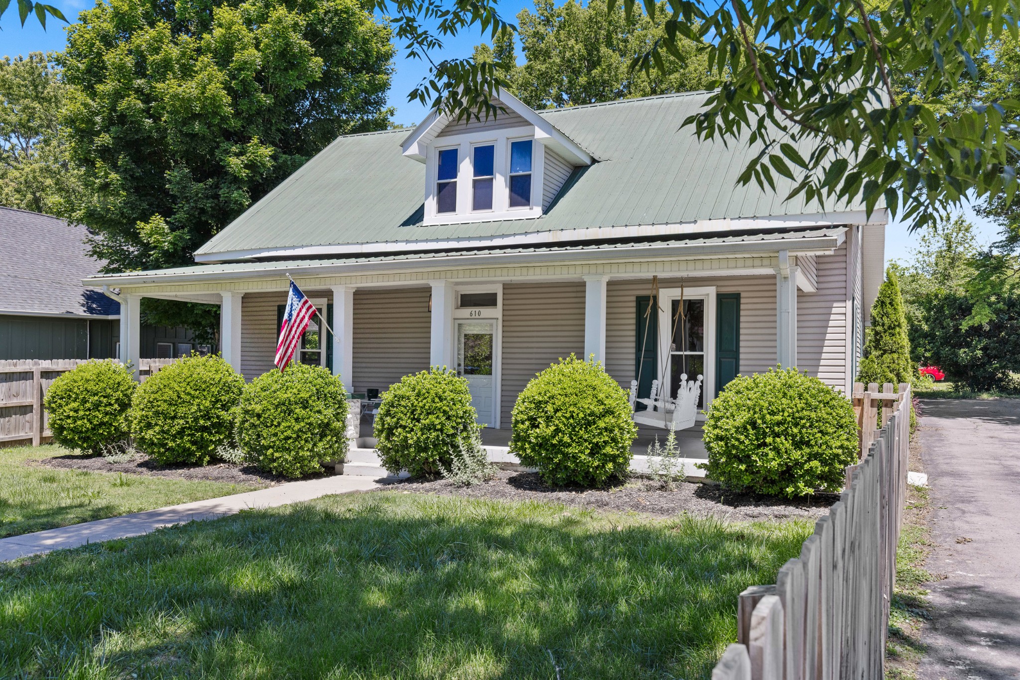 610 E Main St