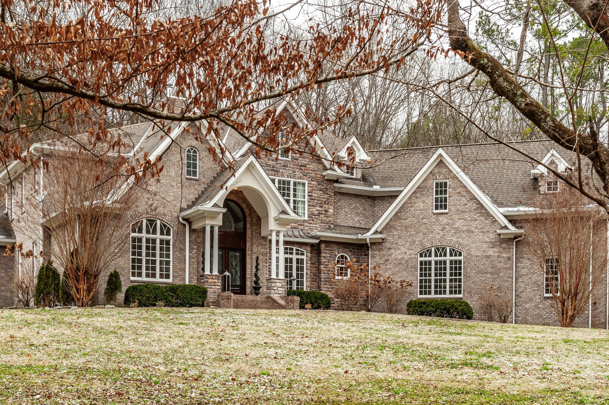 901 Hitt Ln