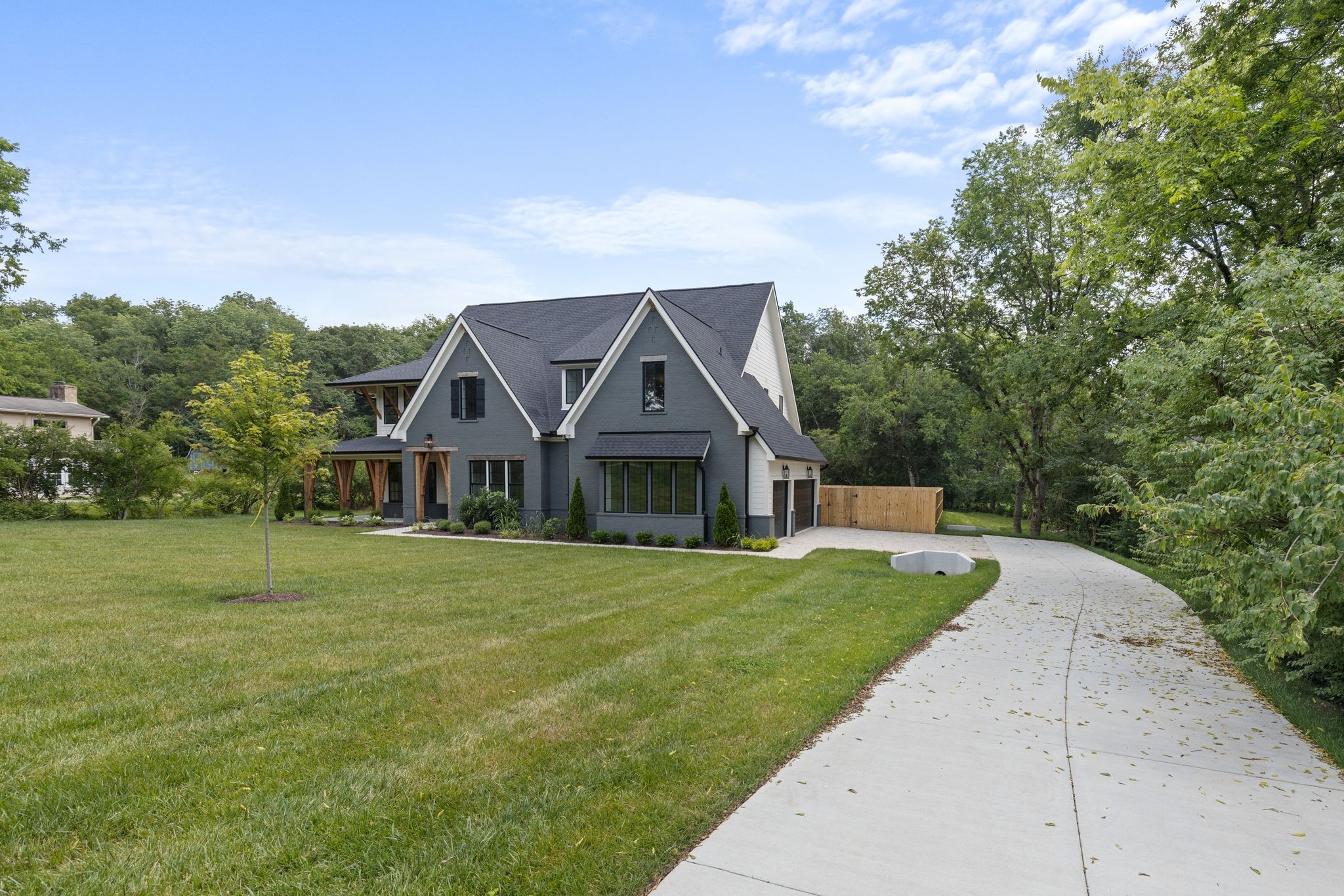732 Adkisson Ln