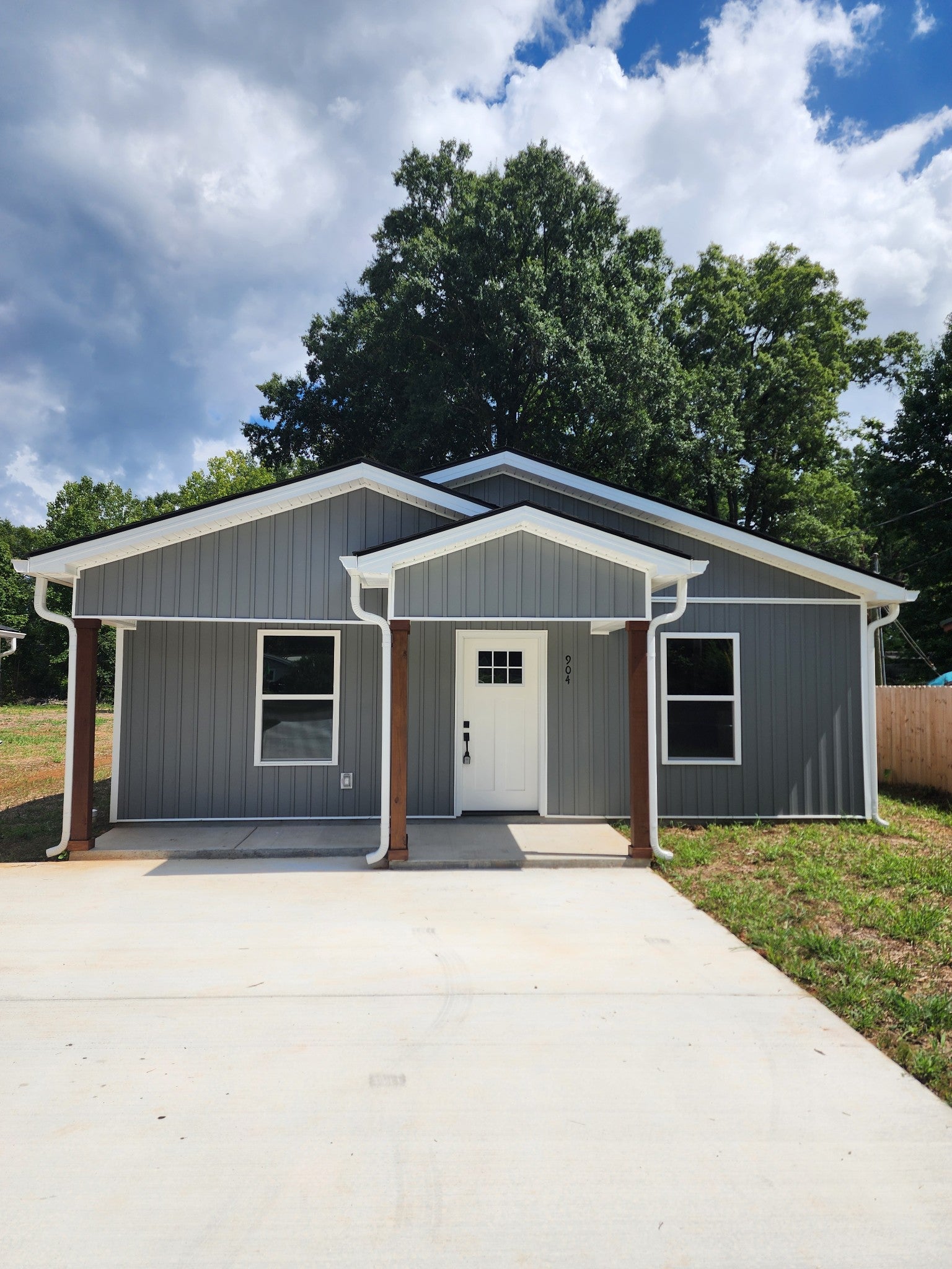 904 East Decherd Street