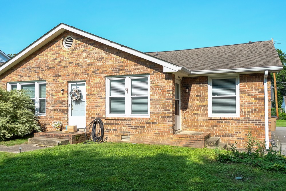 Photo 1 of 9 — 2804 Valley Rd, Nashville, TN 37215