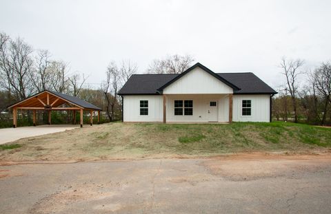 3 Caulk Dr Ethridge TN 38456