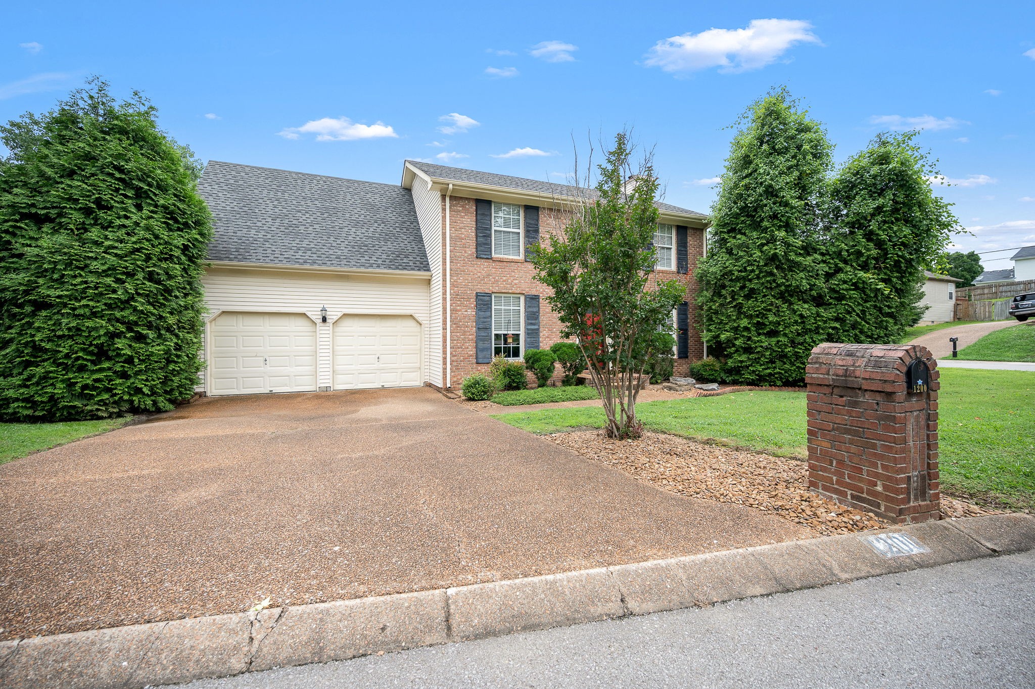 1200 Springwood Dr