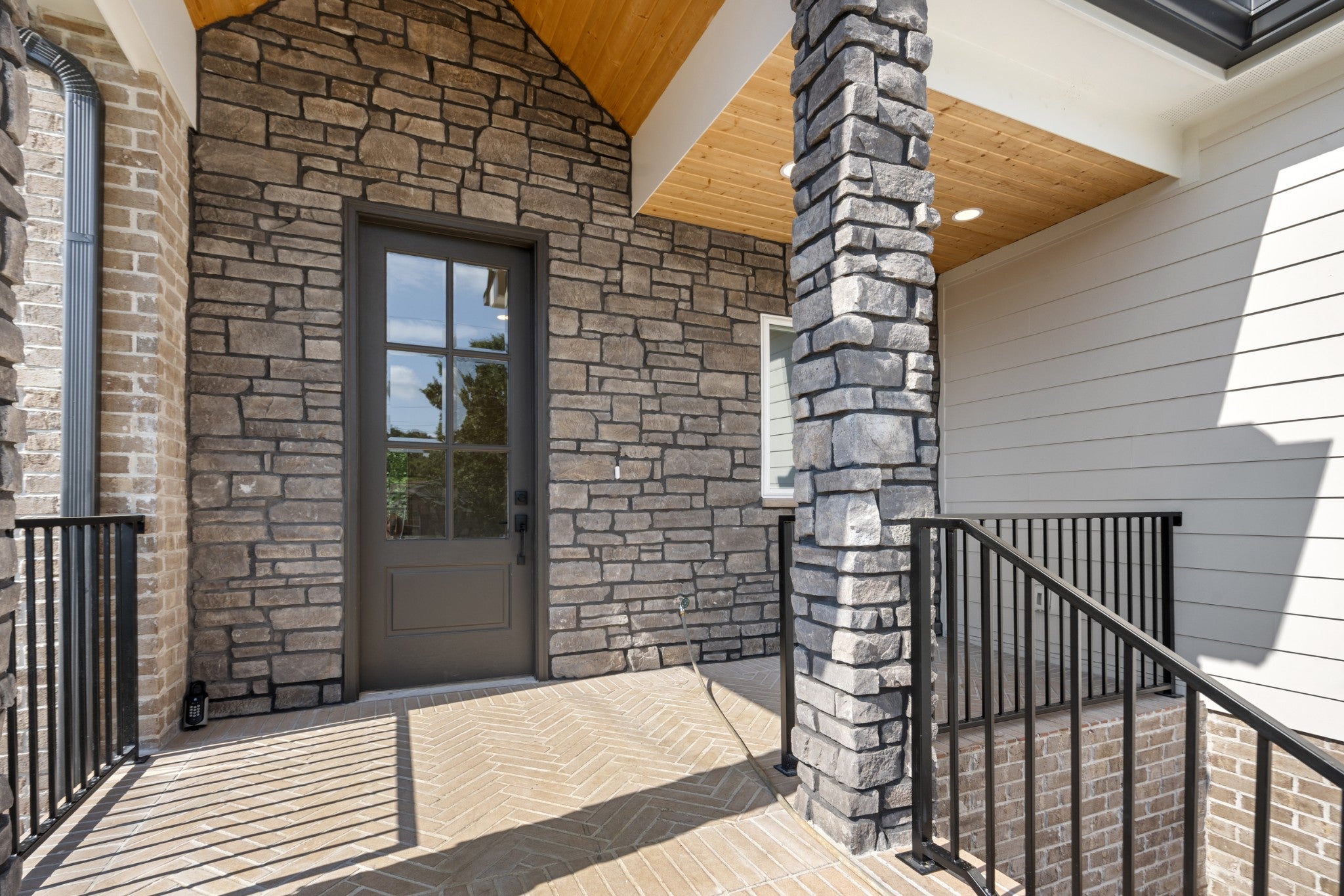 401 Cedar Forest Dr
