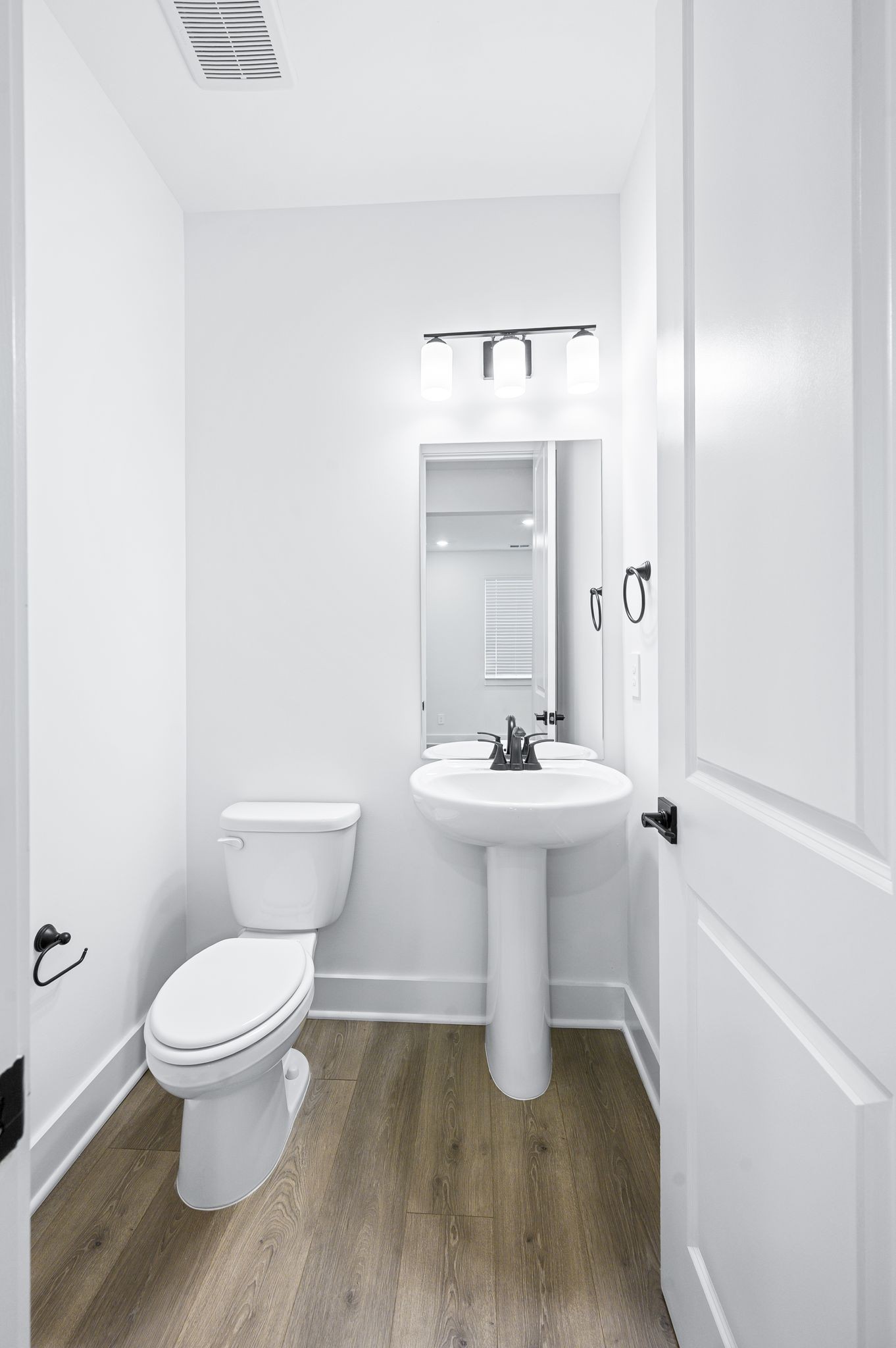 Franklin, Tennessee 37067, United States, 4 Bedrooms Bedrooms, ,4 BathroomsBathrooms,Residential,Pending,143582