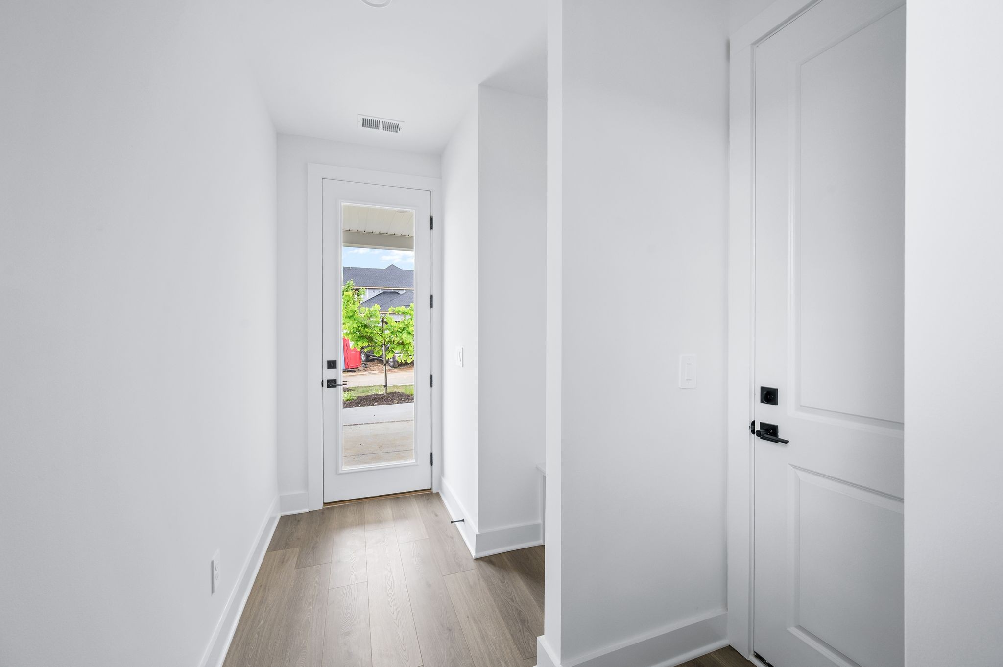 Franklin, Tennessee 37067, United States, 4 Bedrooms Bedrooms, ,4 BathroomsBathrooms,Residential,Pending,143582