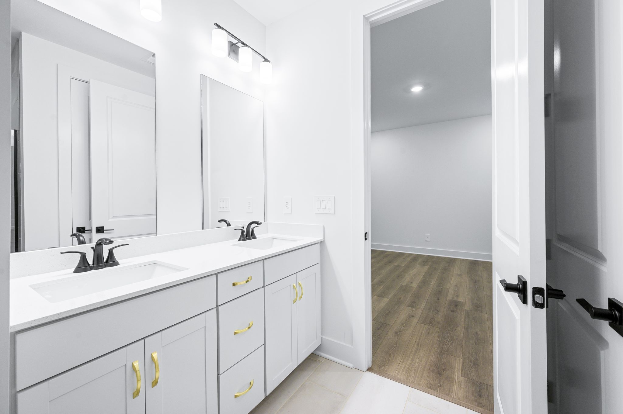 Franklin, Tennessee 37067, United States, 4 Bedrooms Bedrooms, ,4 BathroomsBathrooms,Residential,Pending,143582