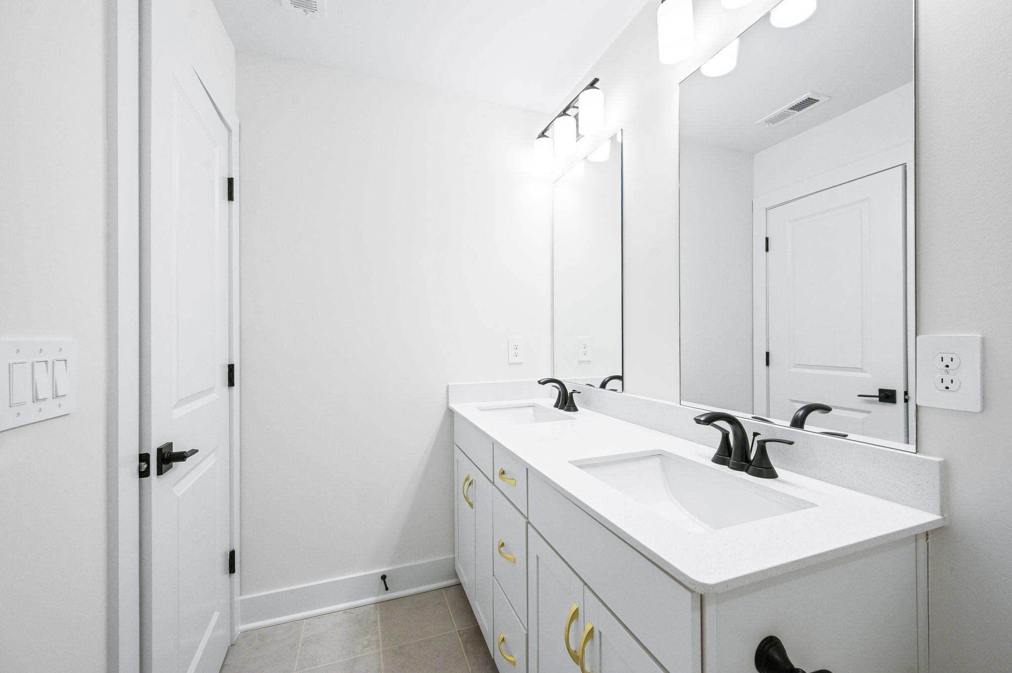 Franklin, Tennessee 37067, United States, 4 Bedrooms Bedrooms, ,4 BathroomsBathrooms,Residential,Pending,143582