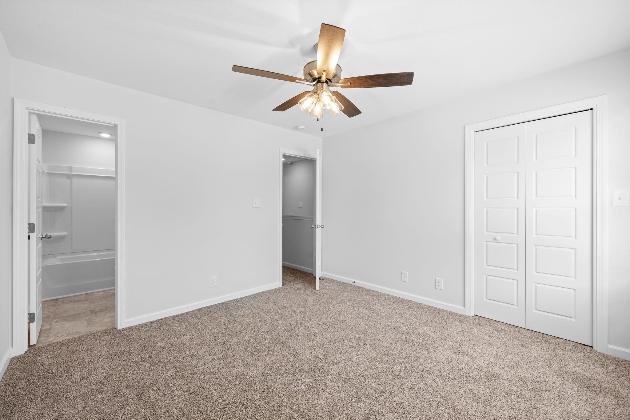 Clarksville, Tennessee 37043, United States, 2 Bedrooms Bedrooms, ,3 BathroomsBathrooms,Residential,Active,103433