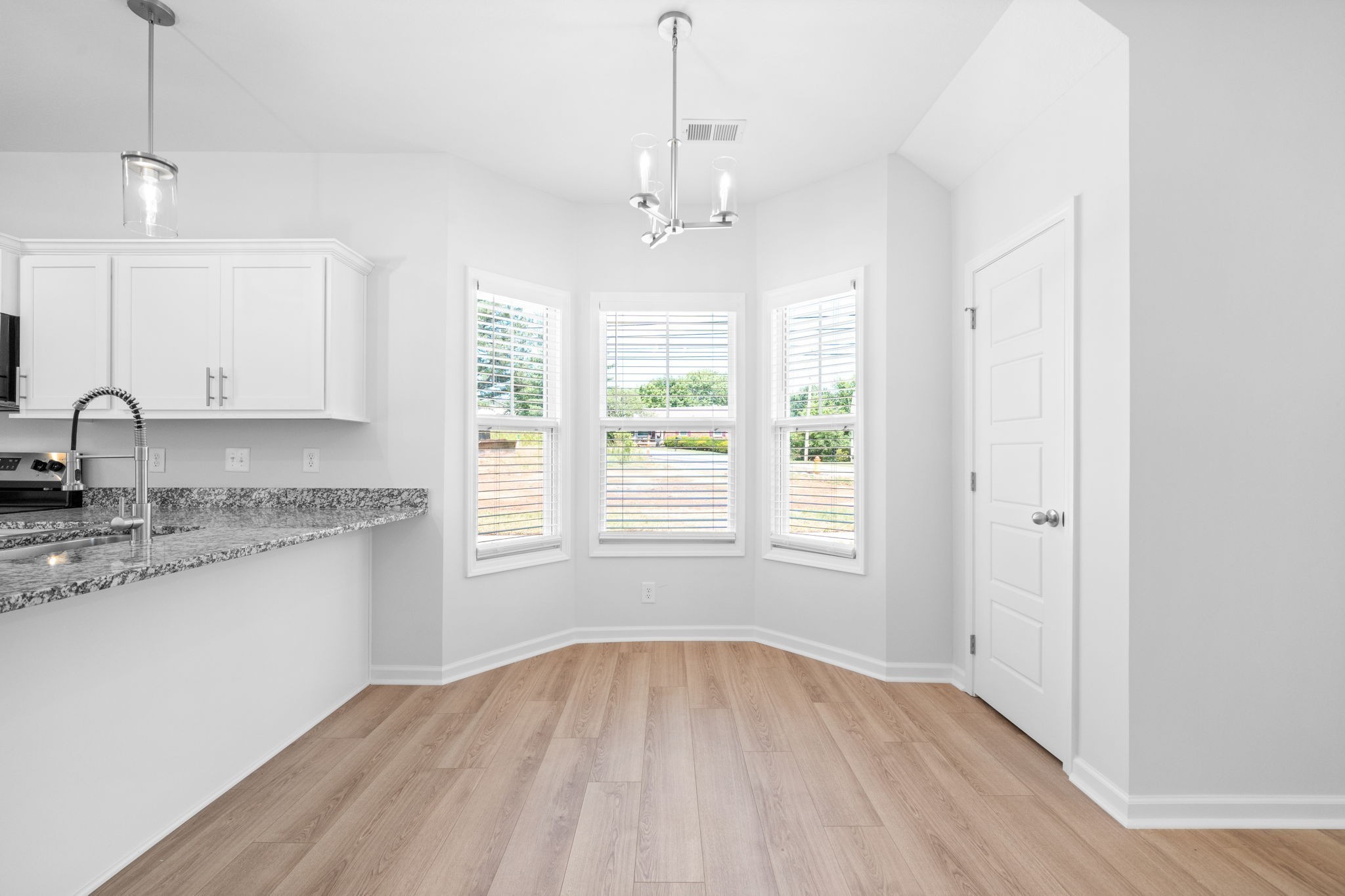 Clarksville, Tennessee 37043, United States, 2 Bedrooms Bedrooms, ,3 BathroomsBathrooms,Residential,Active,103433