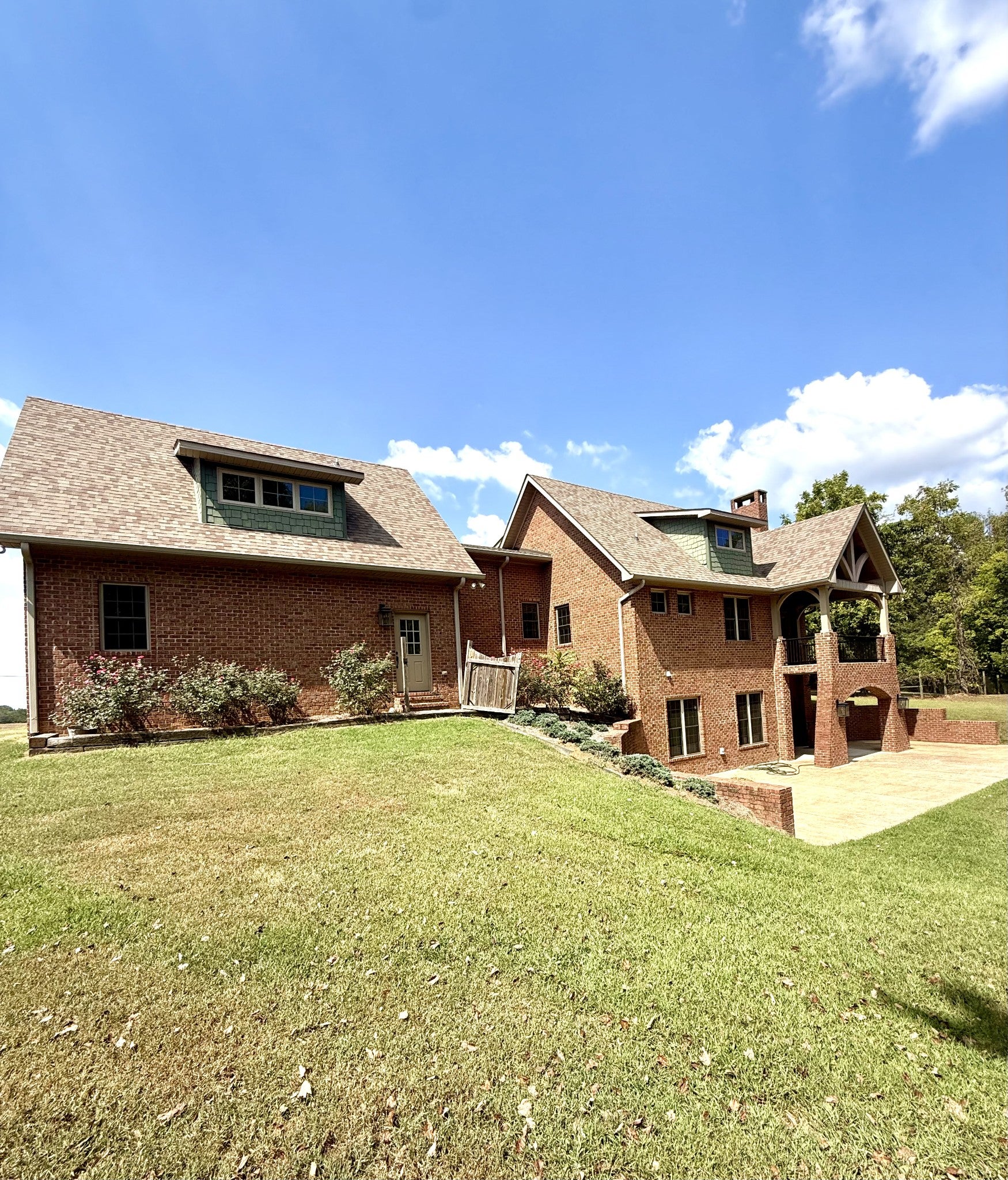 44 Westside Rd S