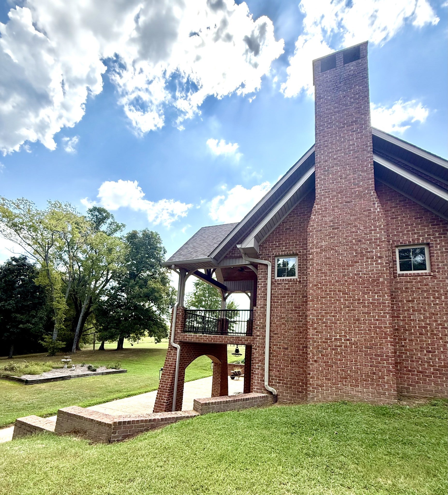 44 Westside Rd S
