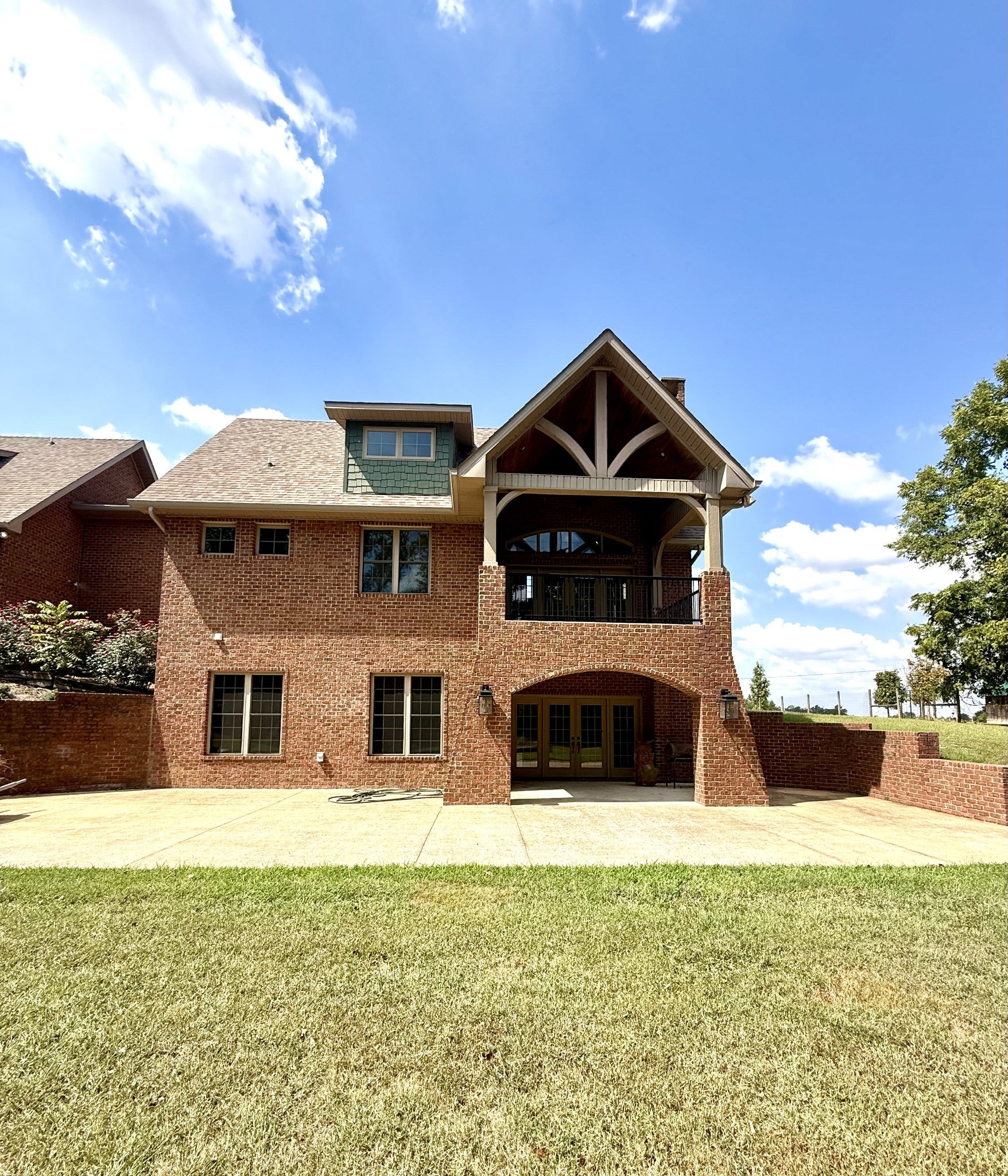 44 Westside Rd S