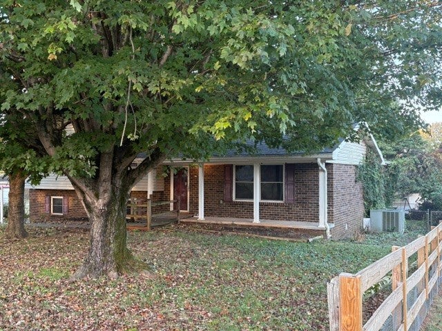 4527 Lee Dr NW