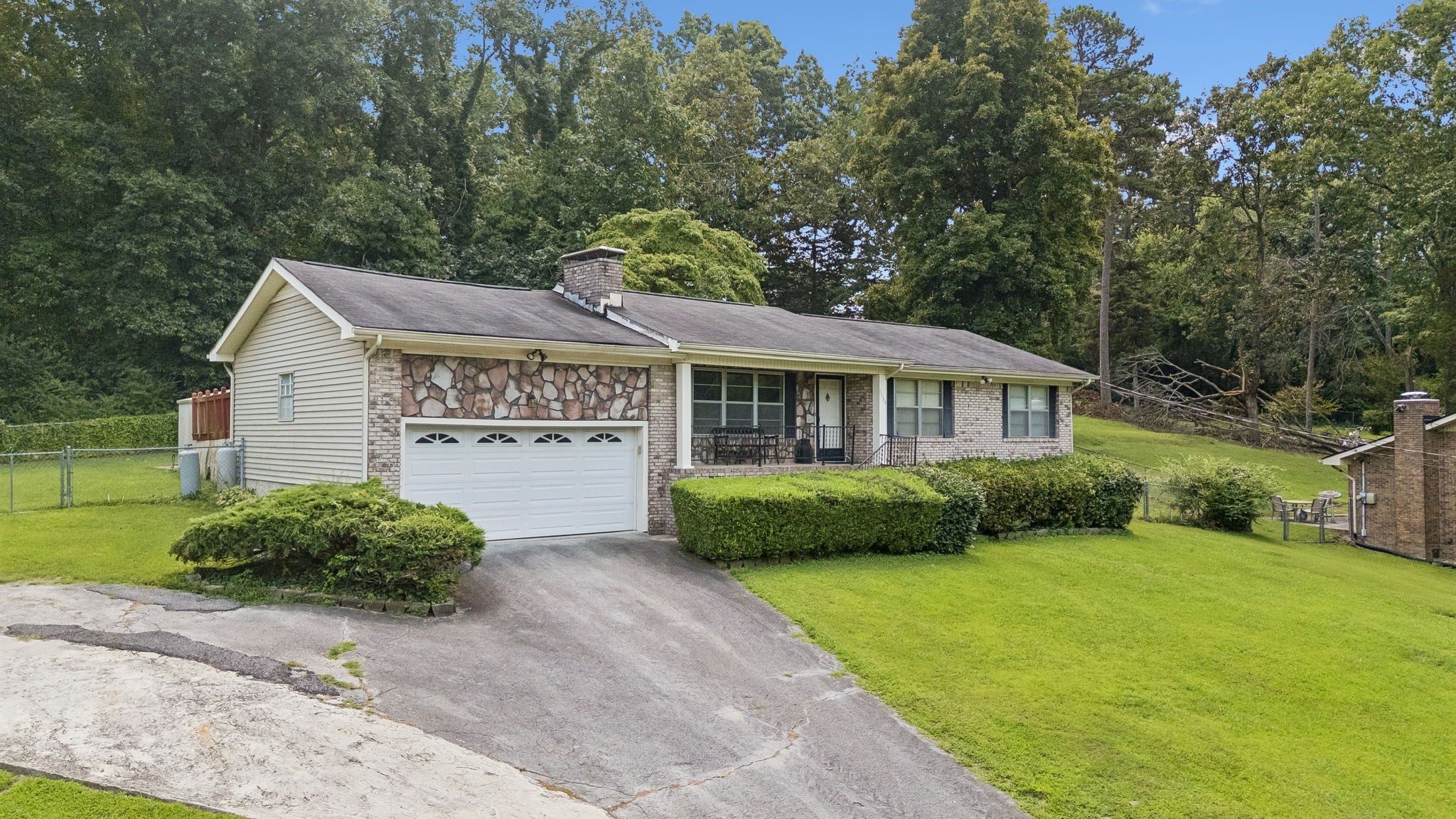 6933 Barter Dr