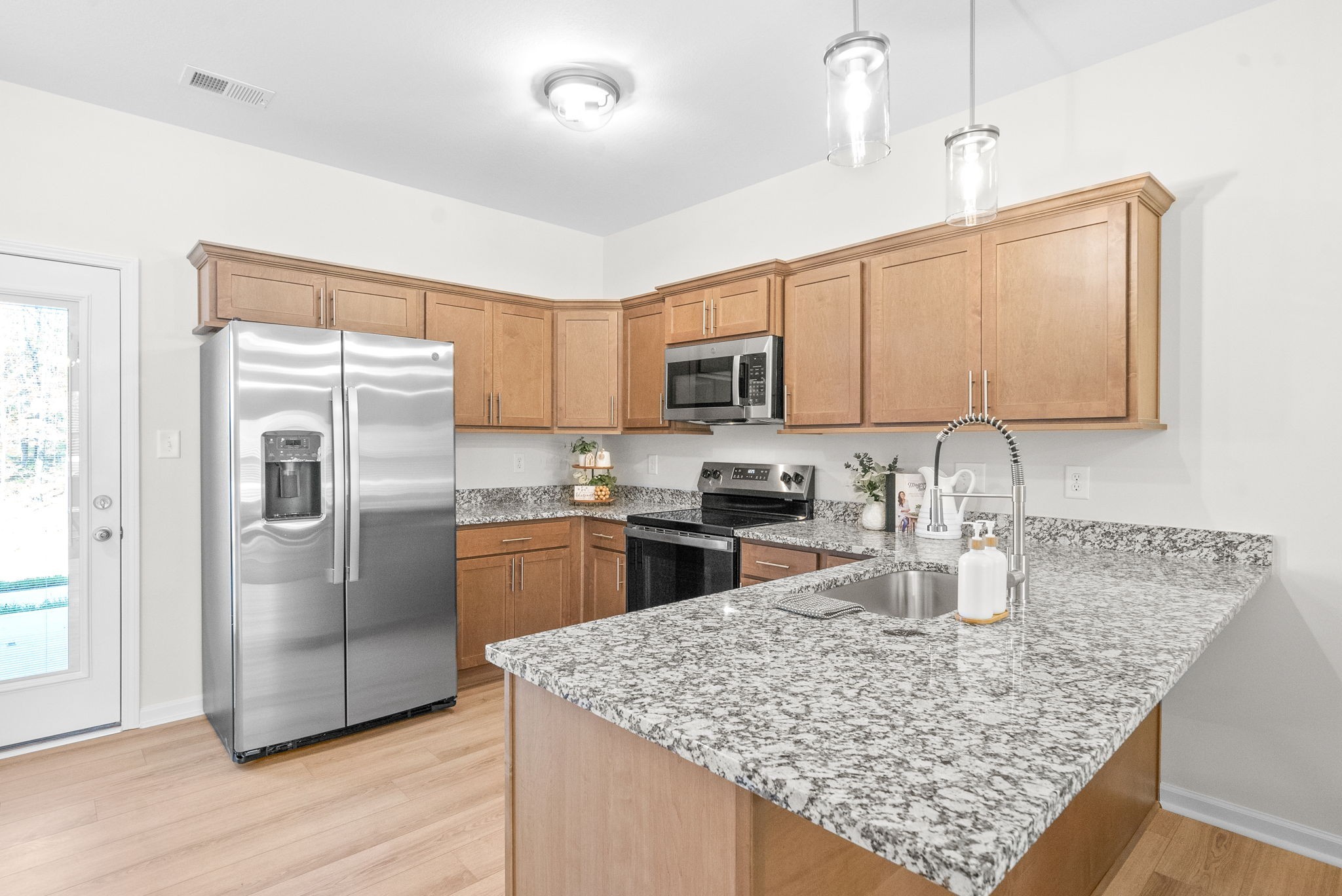 Clarksville, Tennessee 37043, United States, 2 Bedrooms Bedrooms, ,3 BathroomsBathrooms,Residential,Active,103430