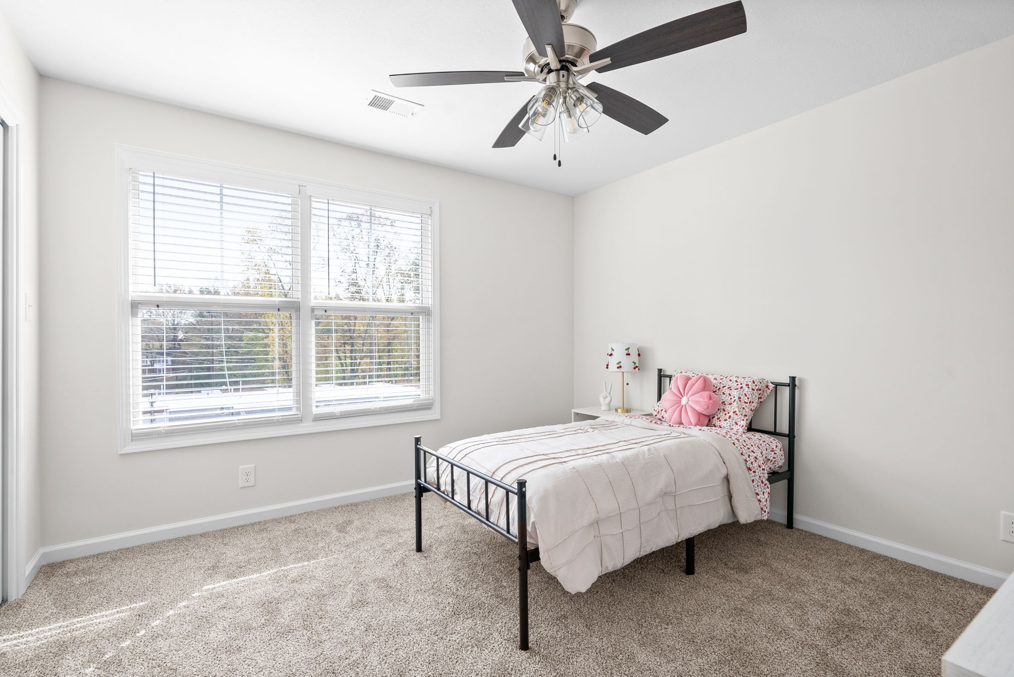 Clarksville, Tennessee 37043, United States, 2 Bedrooms Bedrooms, ,3 BathroomsBathrooms,Residential,Active,103430