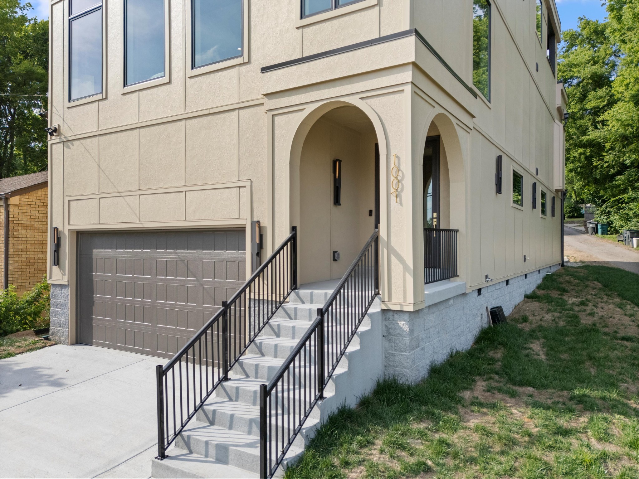1007 Sevier St