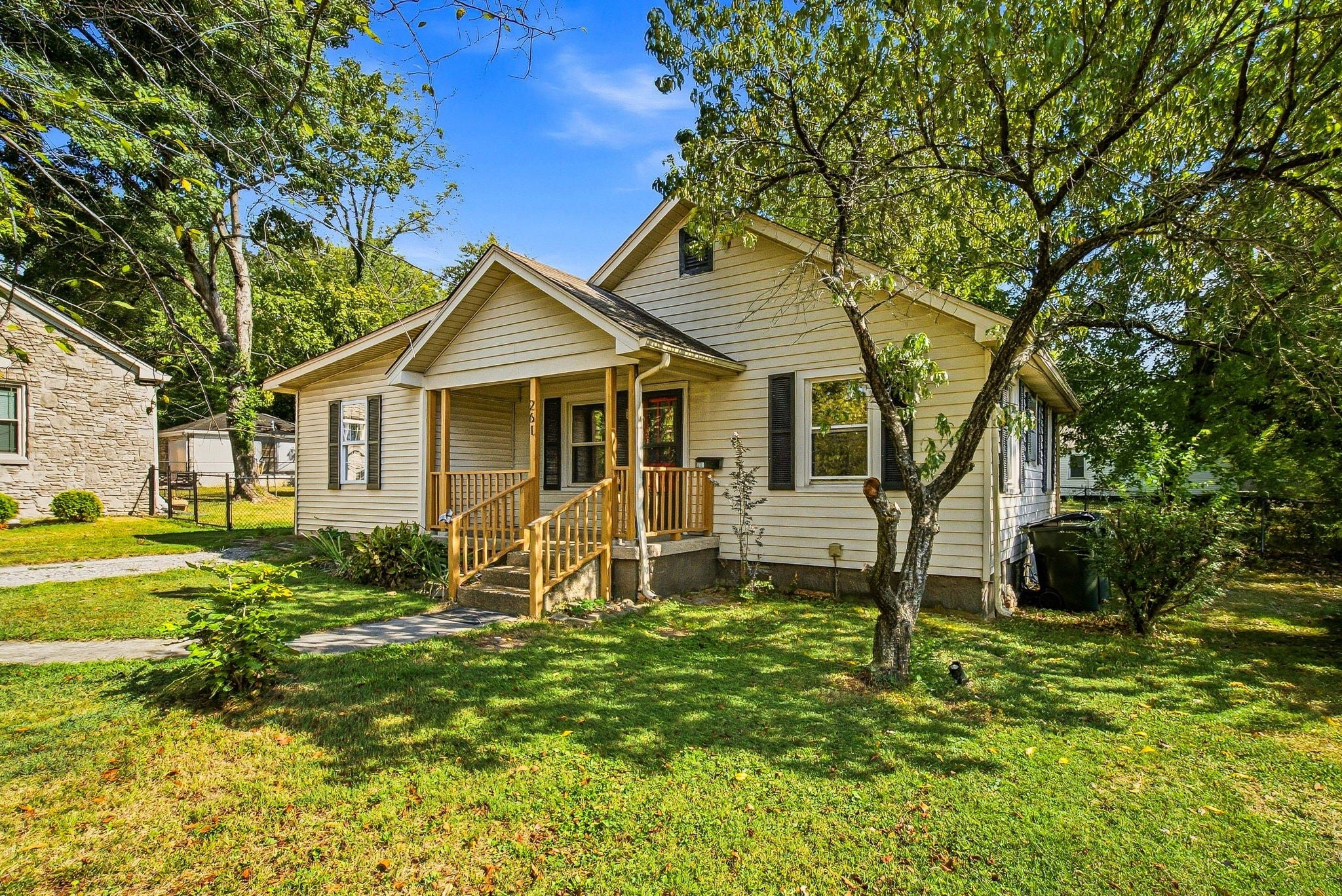 261 E Eastland St - Photo 3